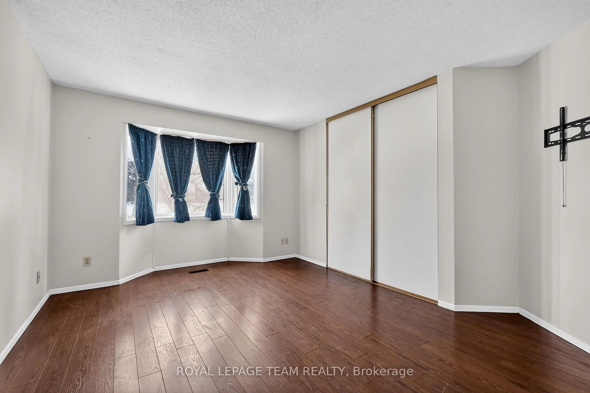 Photo 20 of 42 Oakhaven Private, Ottawa, Overbrook/Castle Heights — HOMEH