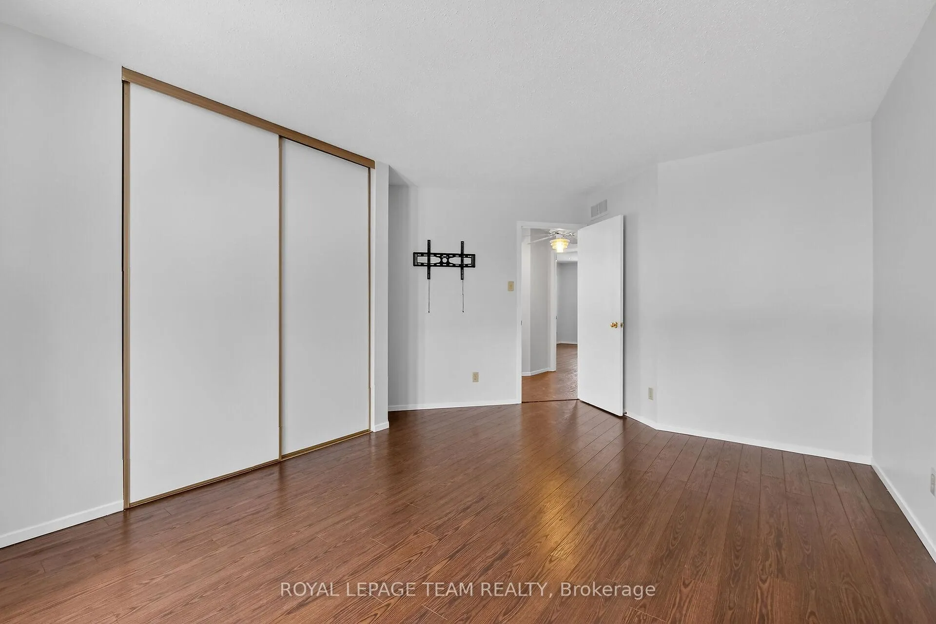 Photo 21 of 42 Oakhaven Private, Ottawa, Overbrook/Castle Heights — HOMEH