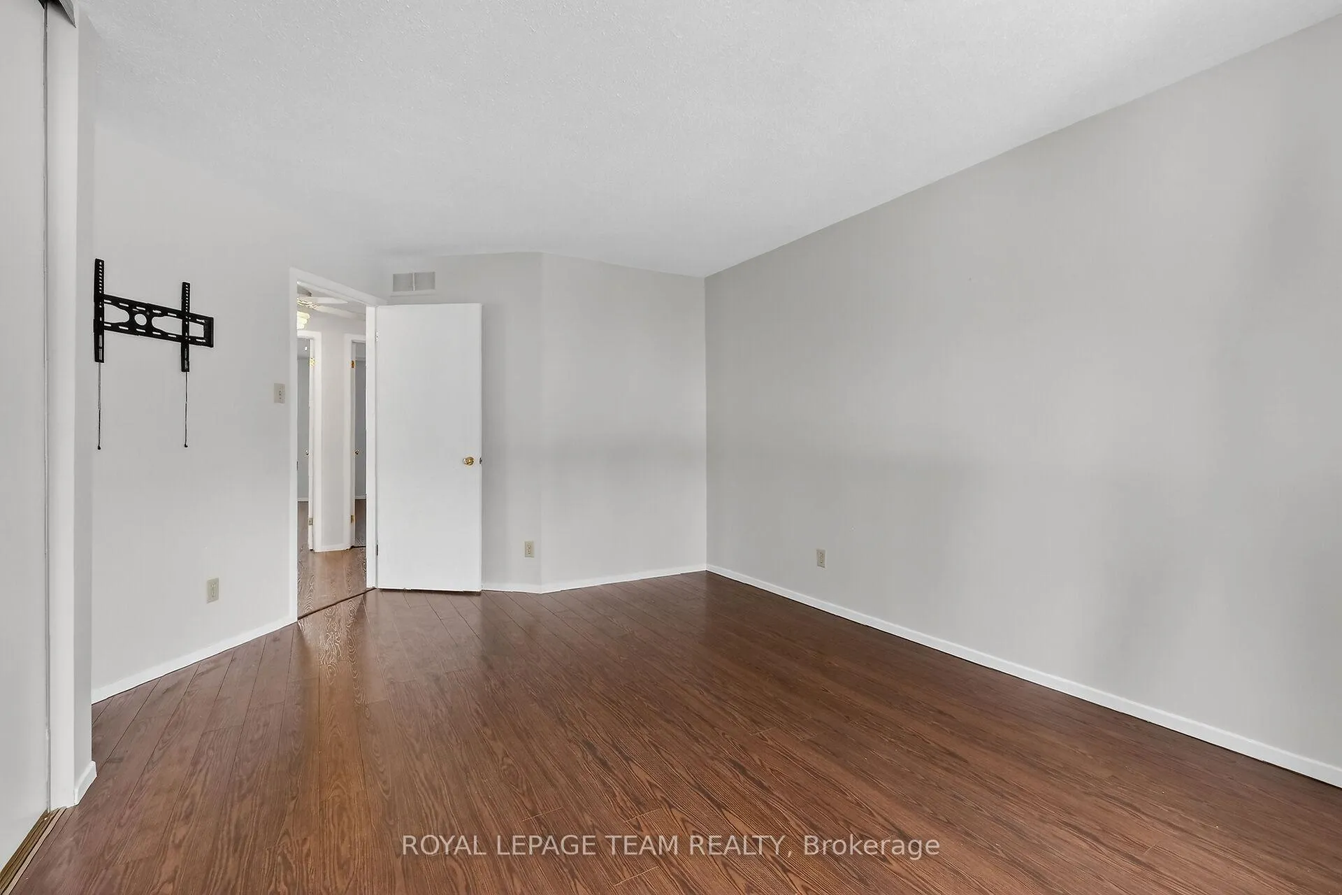 Photo 23 of 42 Oakhaven Private, Ottawa, Overbrook/Castle Heights — HOMEH