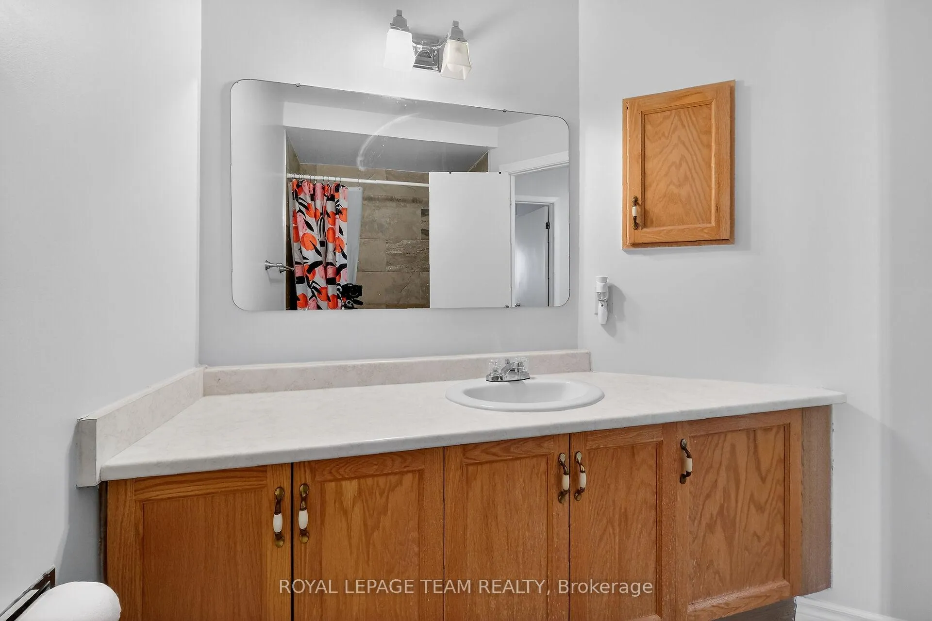 Photo 31 of 42 Oakhaven Private, Ottawa, Overbrook/Castle Heights — HOMEH