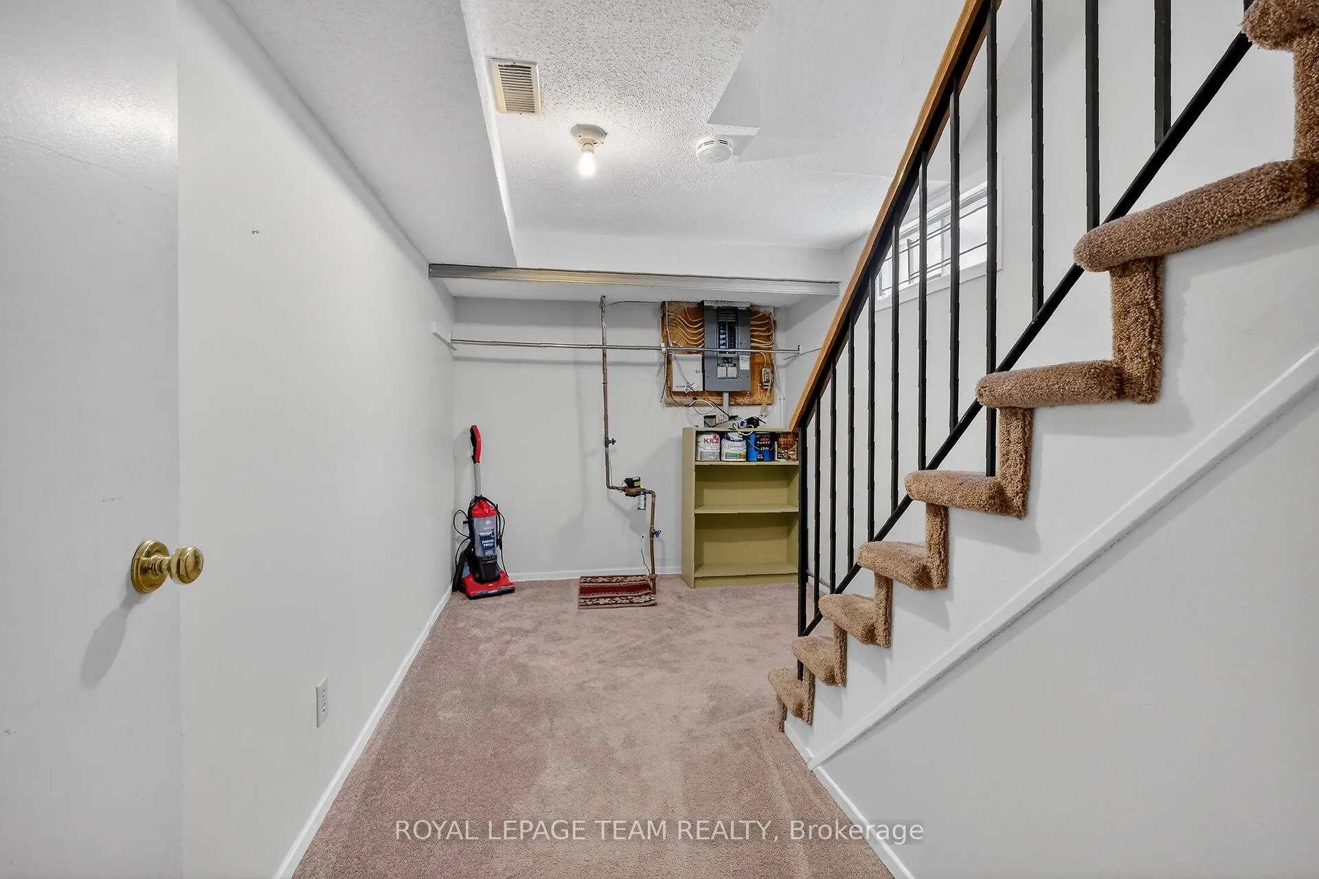 Photo 33 of 42 Oakhaven Private, Ottawa, Overbrook/Castle Heights — HOMEH