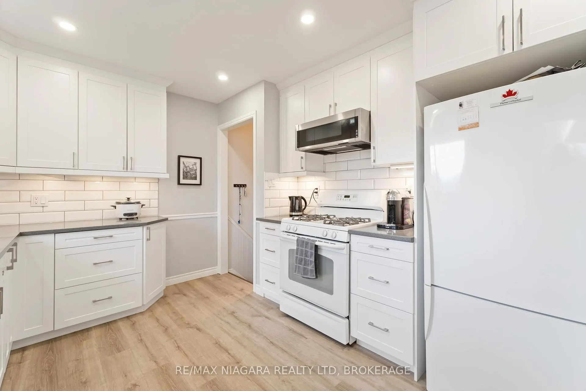 Photo 6 of 2921 Gail Avenue, Niagara Falls, Church's Lane — HOMEH