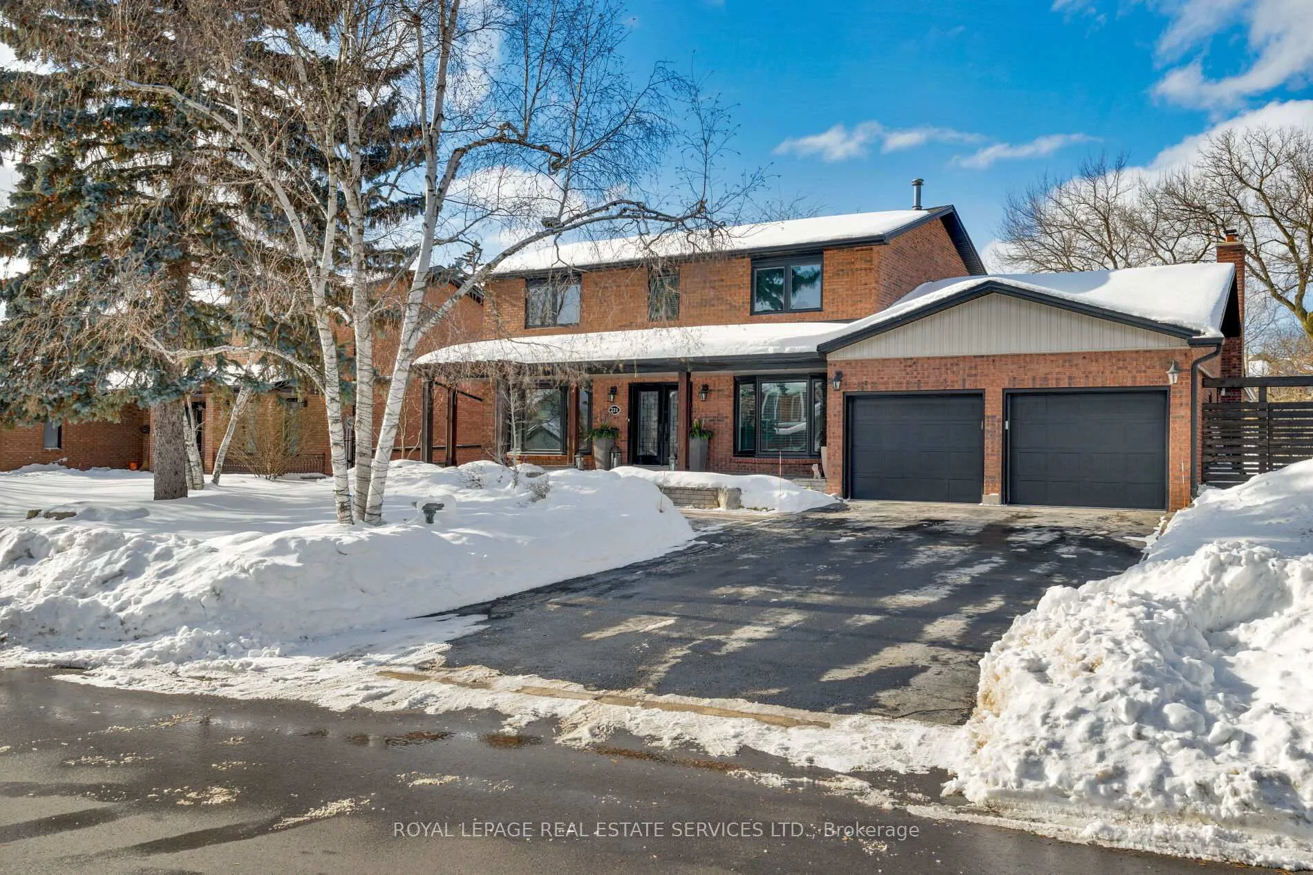Front of 221 Richmond Rd