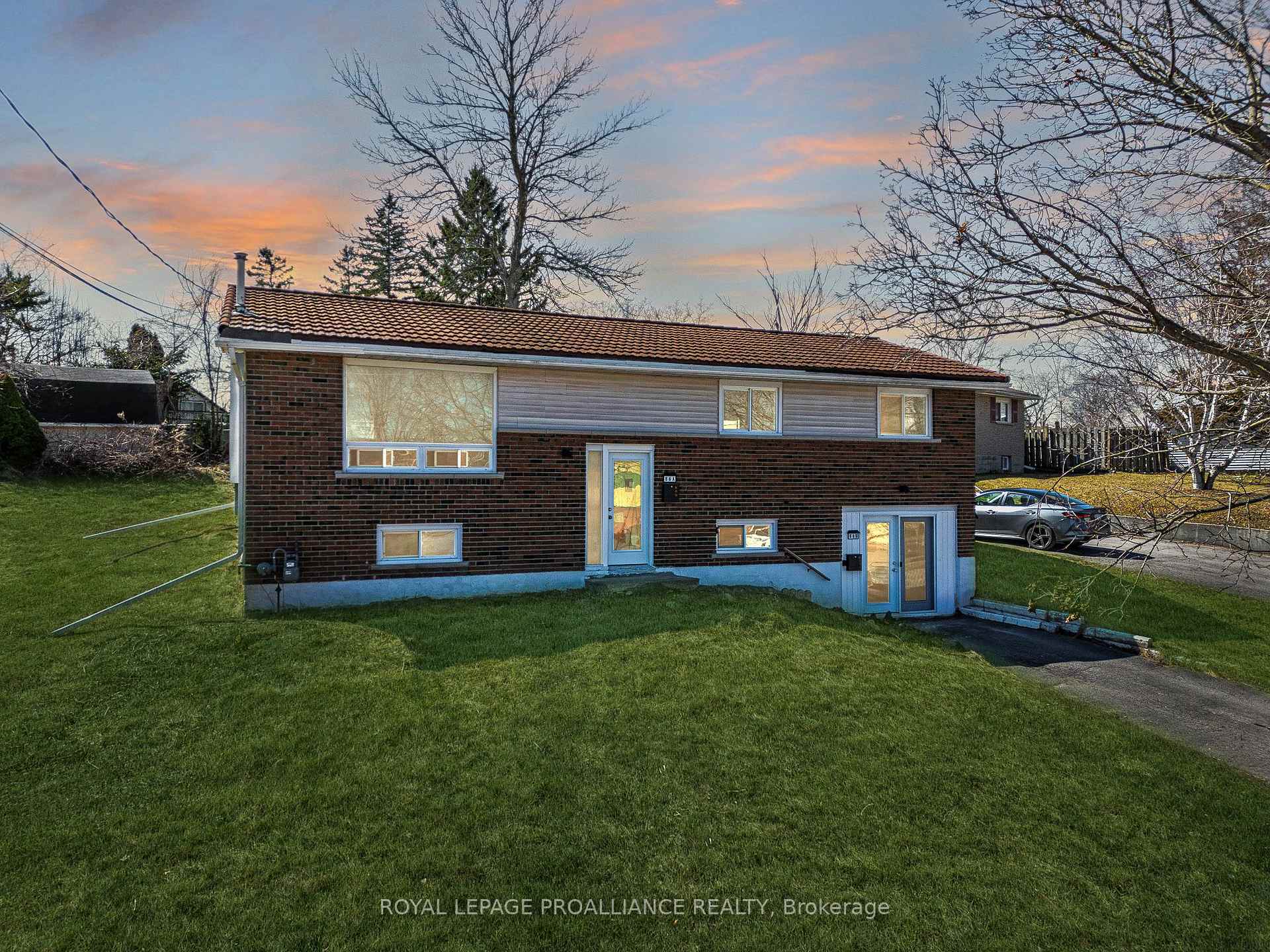 Photo 1 of 86 Wallbridge Crescent, Belleville, Belleville Ward — HOMEH
