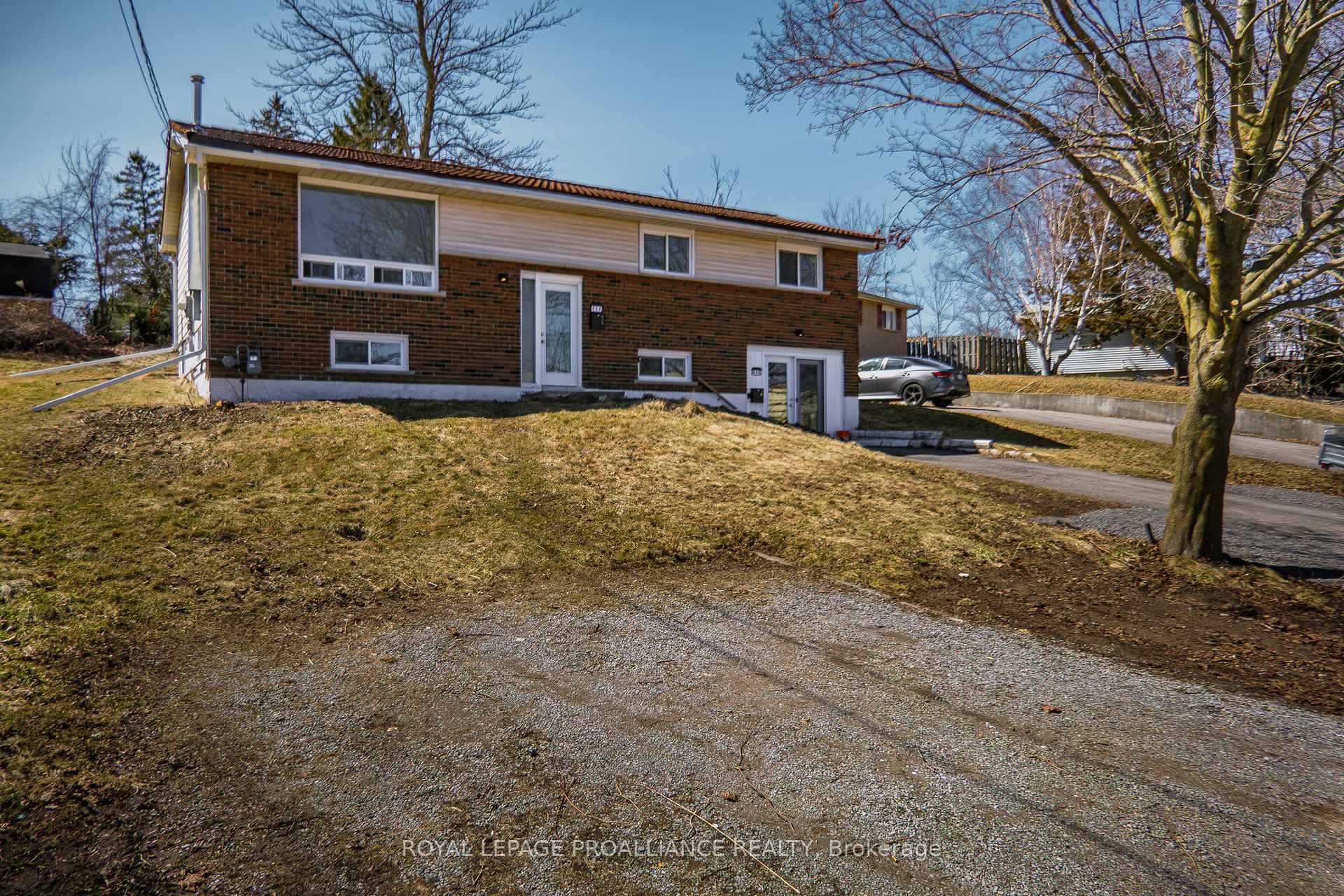 Photo 2 of 86 Wallbridge Crescent, Belleville, Belleville Ward — HOMEH