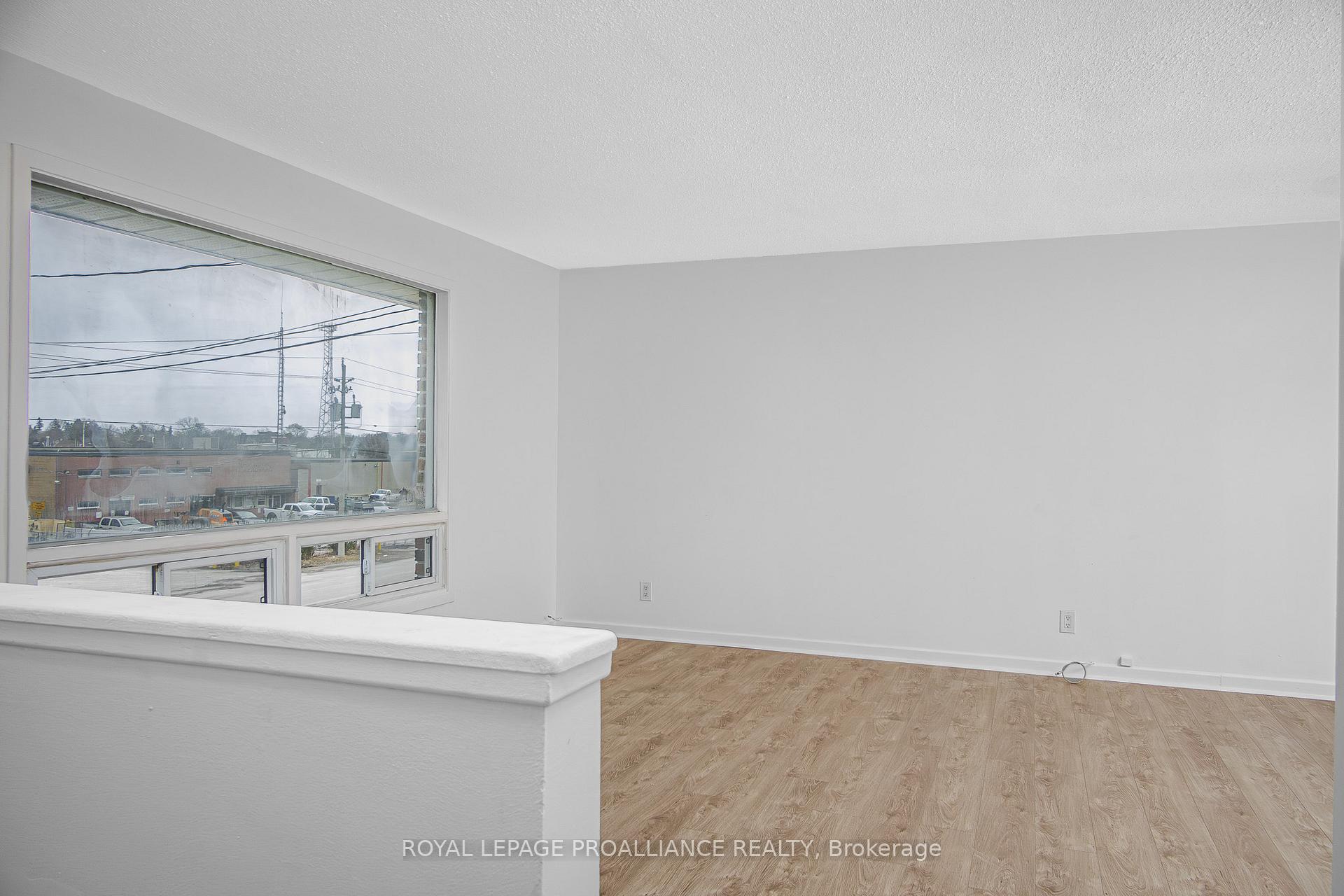 Photo 7 of 86 Wallbridge Crescent, Belleville, Belleville Ward — HOMEH