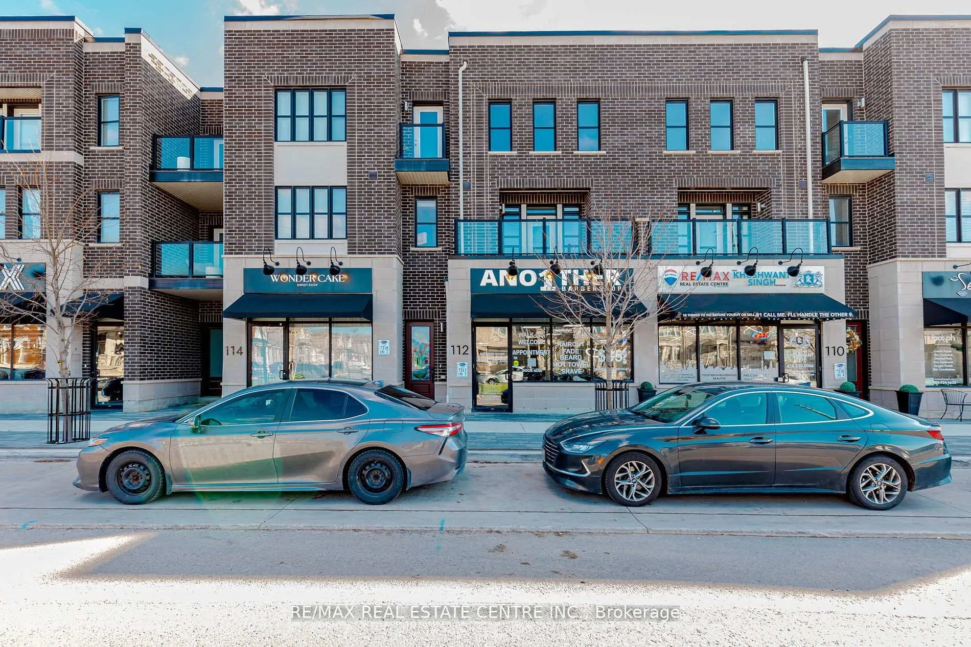 Front of 112 Burnhamthorpe Road E