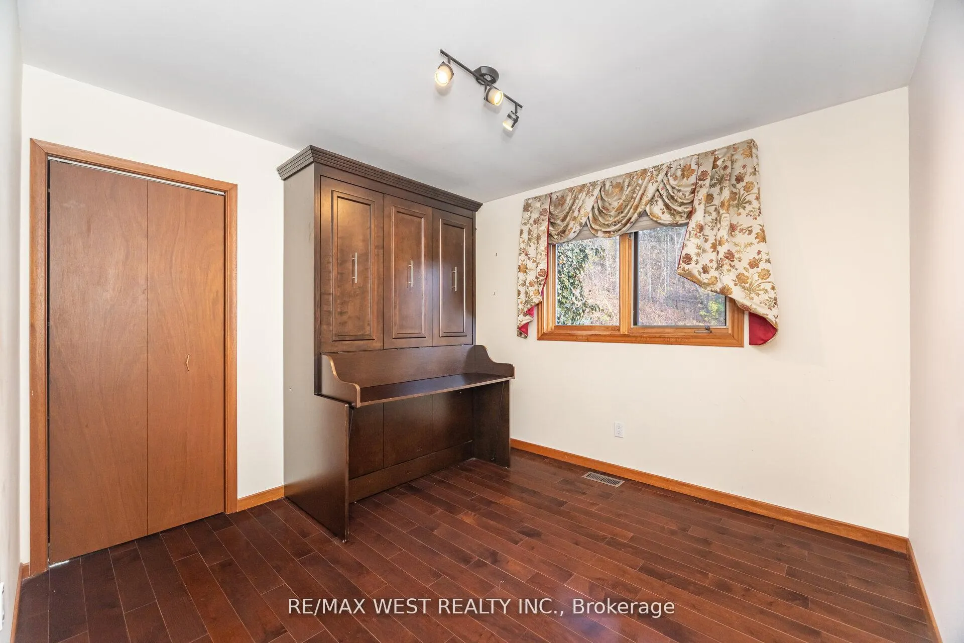 Photo 13 of 47 Elizabeth Street, Caledon, Bolton West — HOMEH