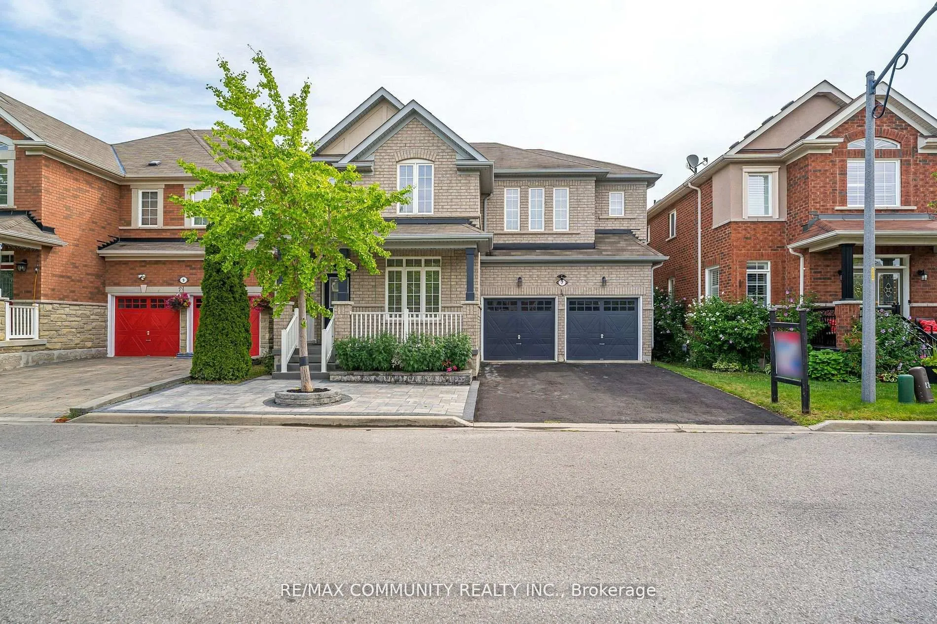 Photo 4 of 7 Cragg Crescent, Ajax, Northwest Ajax — HOMEH