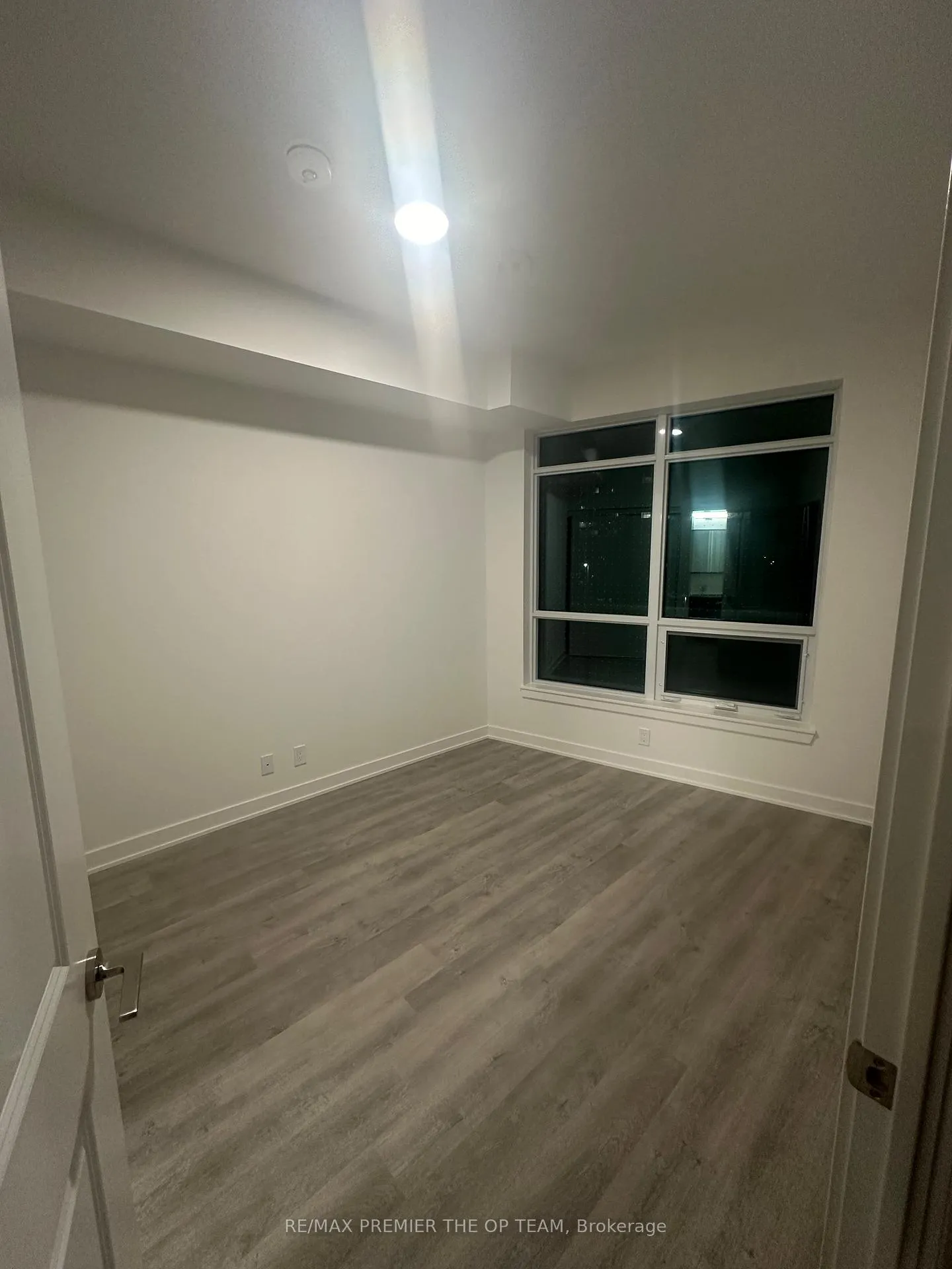 Photo 2 of Unit 403, 30 Upper Mall Way, Vaughan, Brownridge — HOMEH