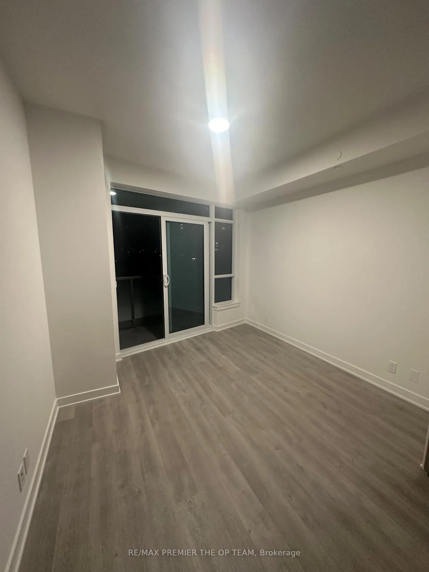 Photo 3 of Unit 403, 30 Upper Mall Way, Vaughan, Brownridge — HOMEH