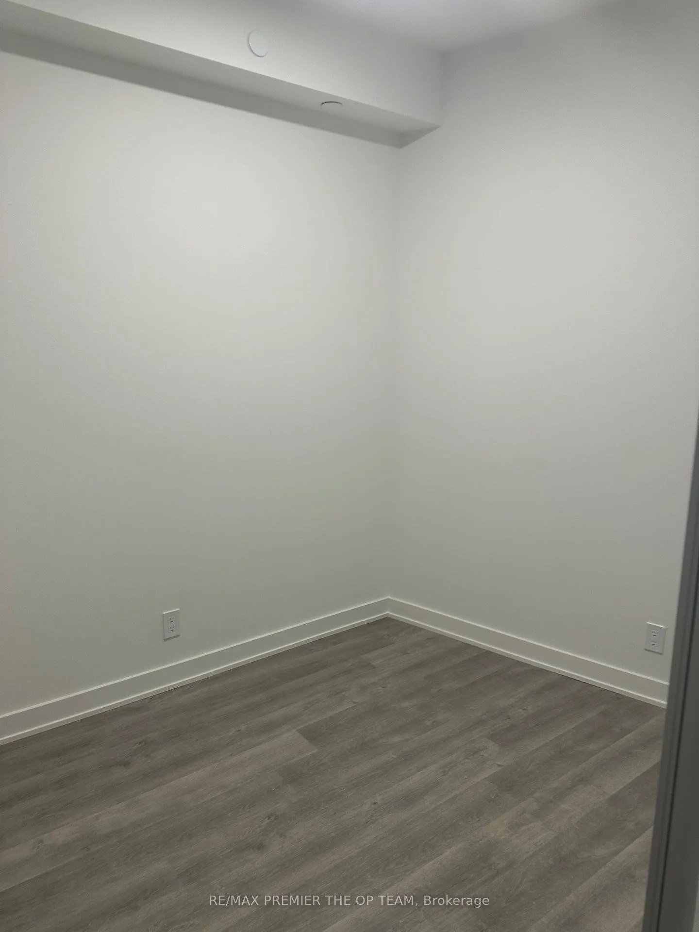 Photo 5 of Unit 403, 30 Upper Mall Way, Vaughan, Brownridge — HOMEH