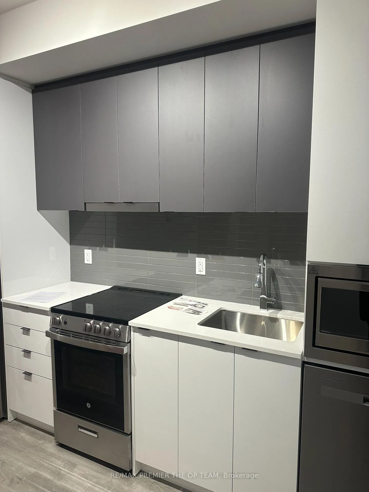 Photo 7 of Unit 403, 30 Upper Mall Way, Vaughan, Brownridge — HOMEH