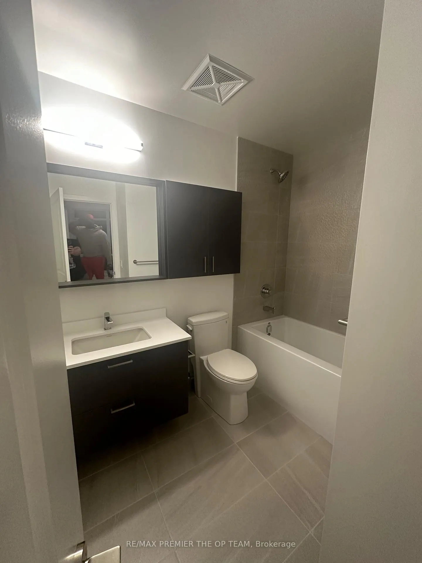 Photo 9 of Unit 403, 30 Upper Mall Way, Vaughan, Brownridge — HOMEH