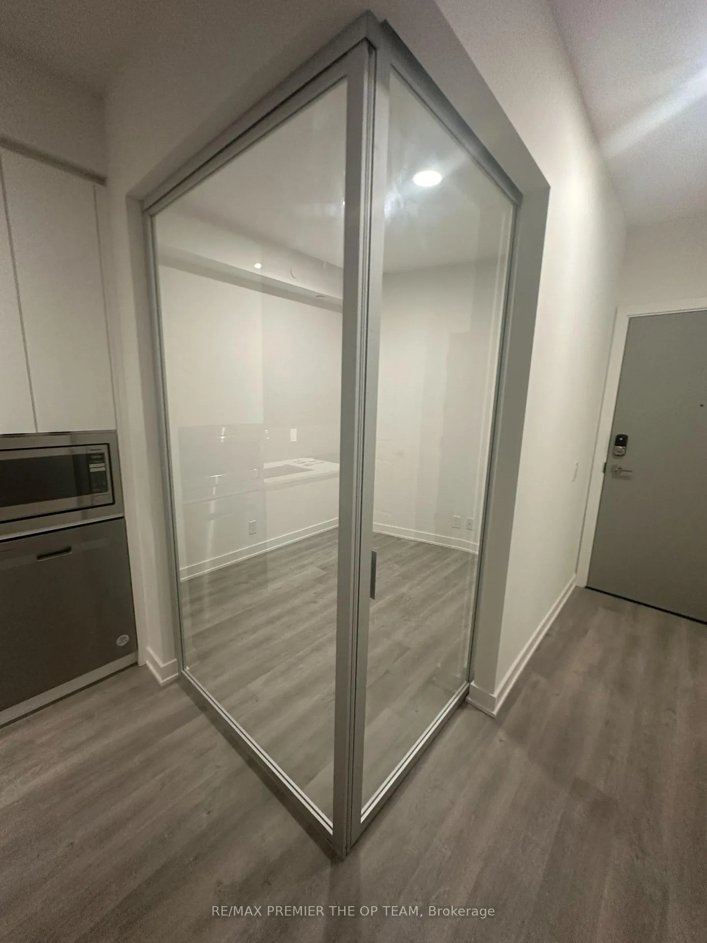 Photo 12 of Unit 403, 30 Upper Mall Way, Vaughan, Brownridge — HOMEH