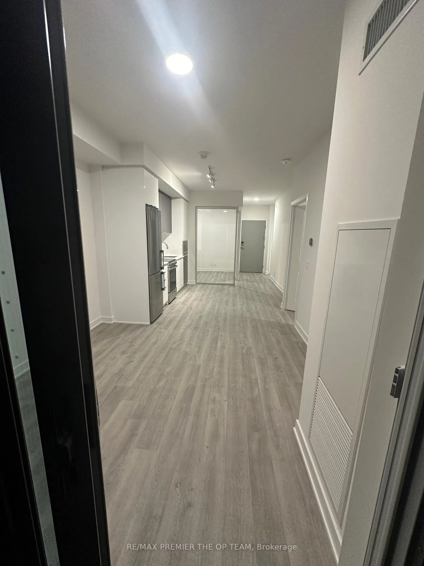 Photo 13 of Unit 403, 30 Upper Mall Way, Vaughan, Brownridge — HOMEH