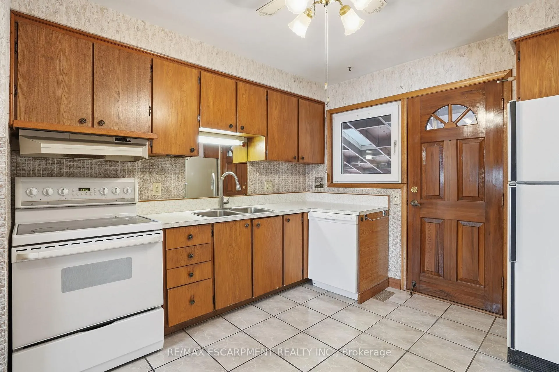 Photo 10 of 63 Marlowe Drive, Hamilton, Rolston — HOMEH