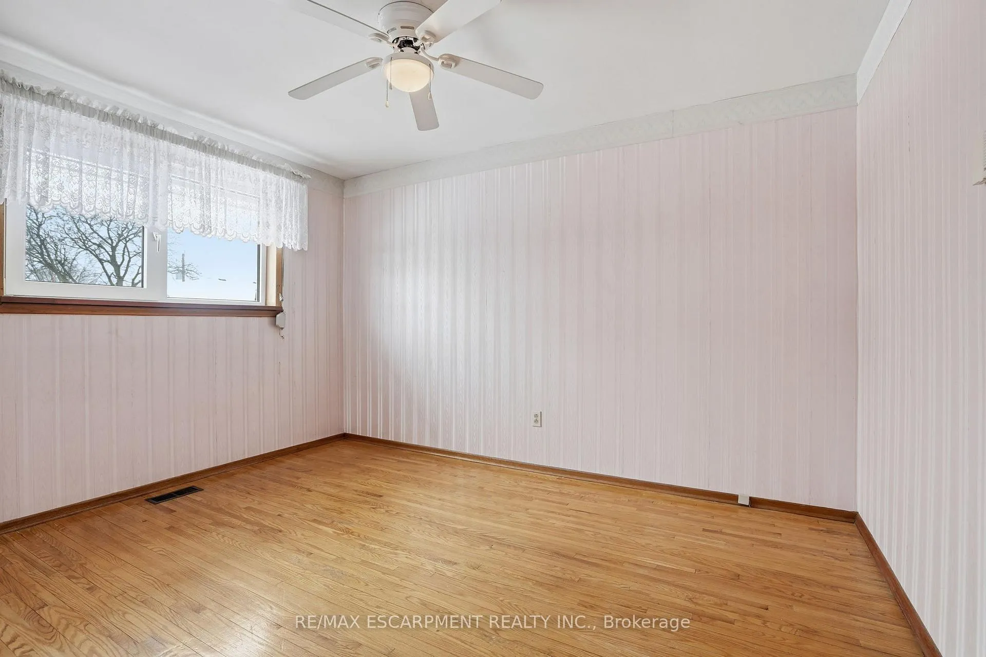 Photo 16 of 63 Marlowe Drive, Hamilton, Rolston — HOMEH