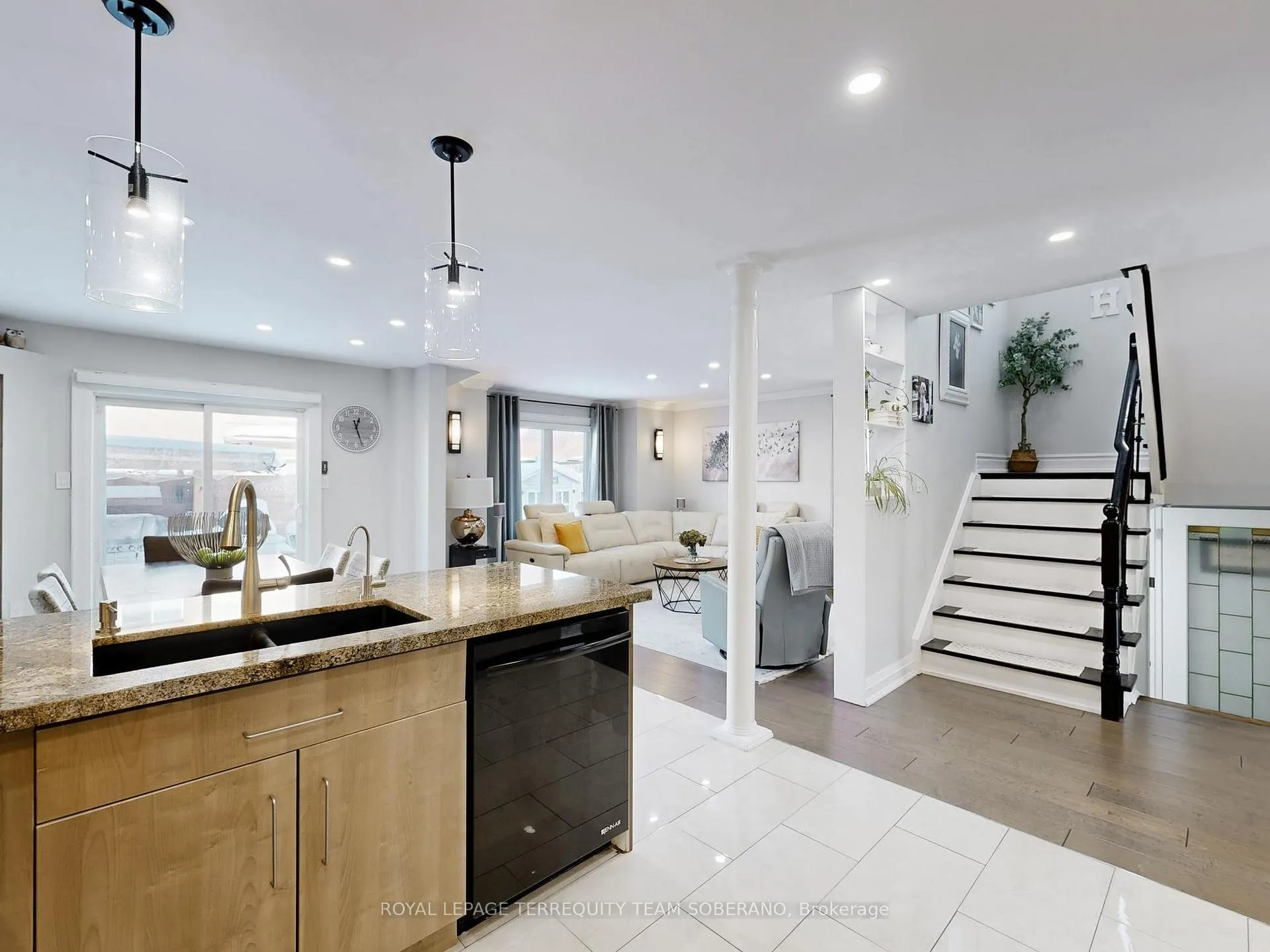 Photo 16 of 121 Adventure Crescent, Vaughan, Vellore Village — HOMEH
