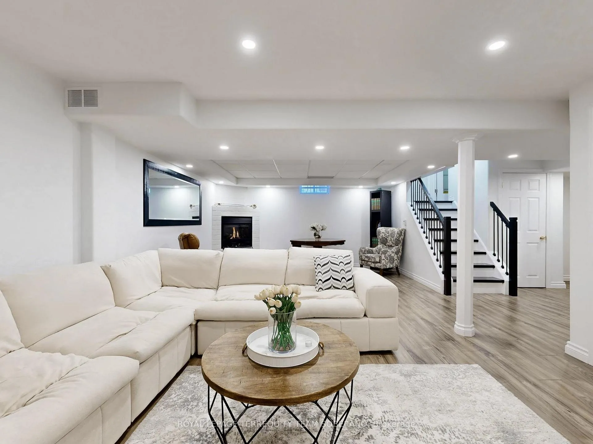 Photo 41 of 121 Adventure Crescent, Vaughan, Vellore Village — HOMEH