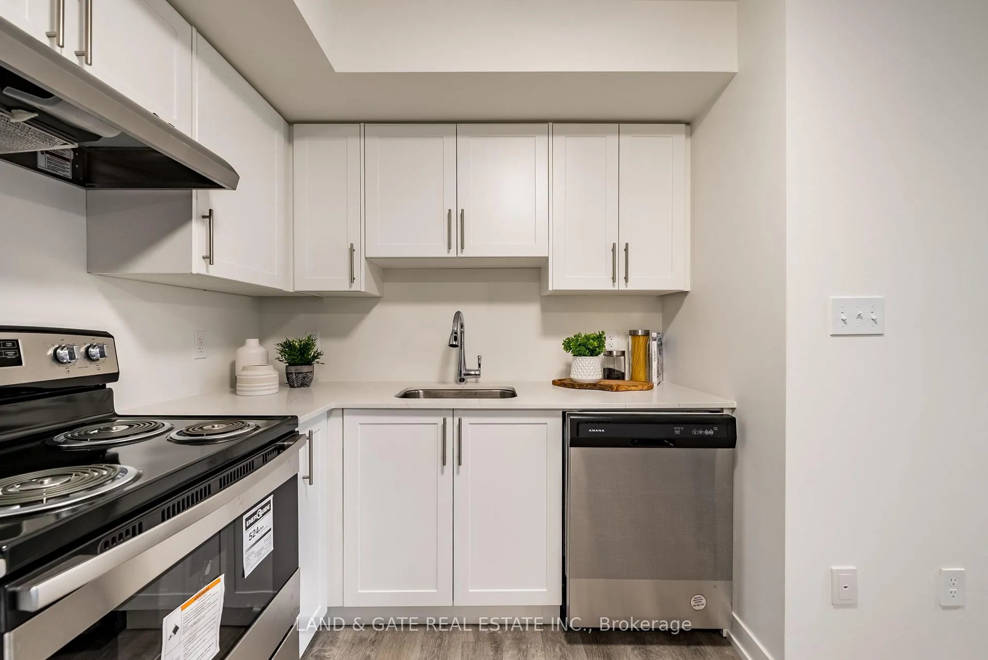 Photo 6 of Unit 401, 976 Simcoe Street N, Oshawa, Centennial — HOMEH
