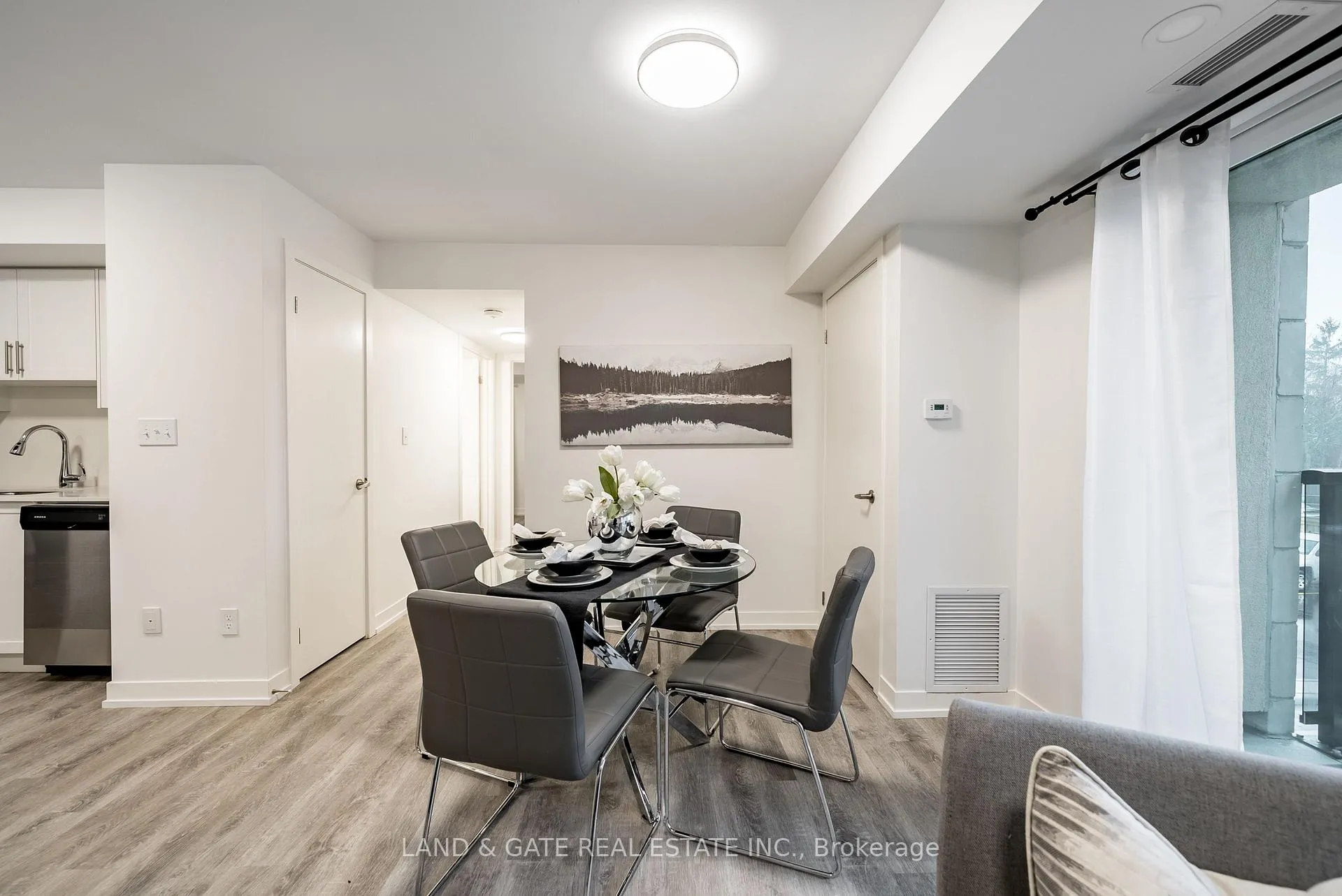 Photo 12 of Unit 401, 976 Simcoe Street N, Oshawa, Centennial — HOMEH