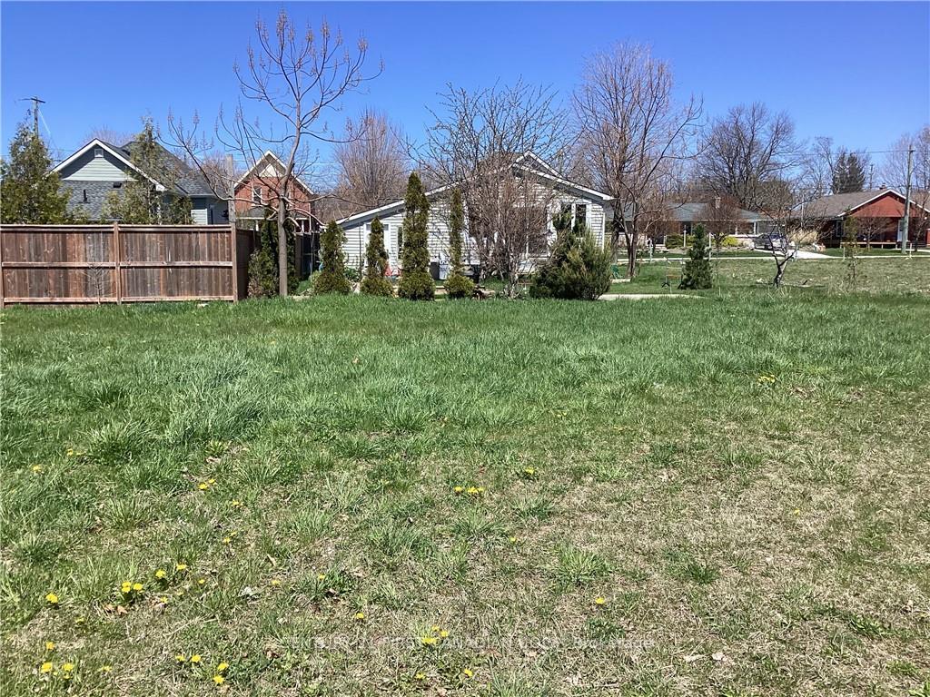 Photo 4 of 165 Elgin Avenue E, Goderich, Goderich (Town) — HOMEH