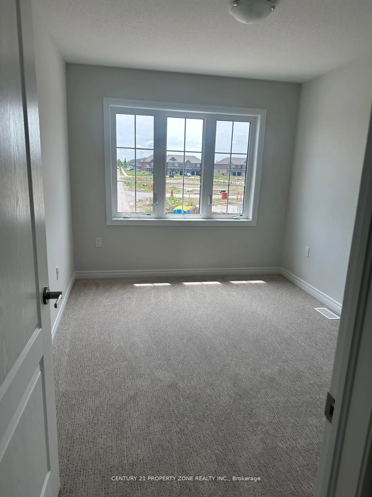 Photo 4 of 77 Lloyd Davies Way, Hamilton, Binbrook — HOMEH