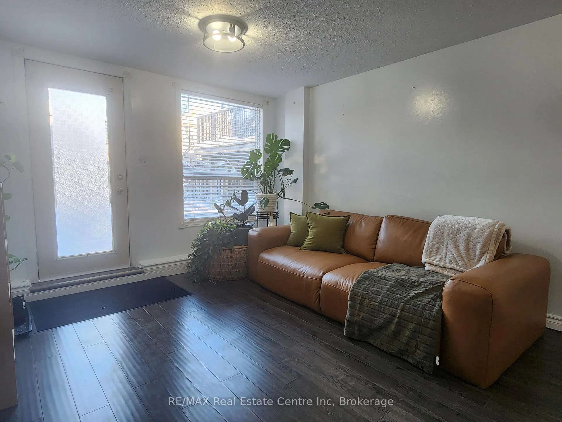 Photo 14 of 17 Boulder Crescent, Guelph, Clairfields/Hanlon Business Park — HOMEH