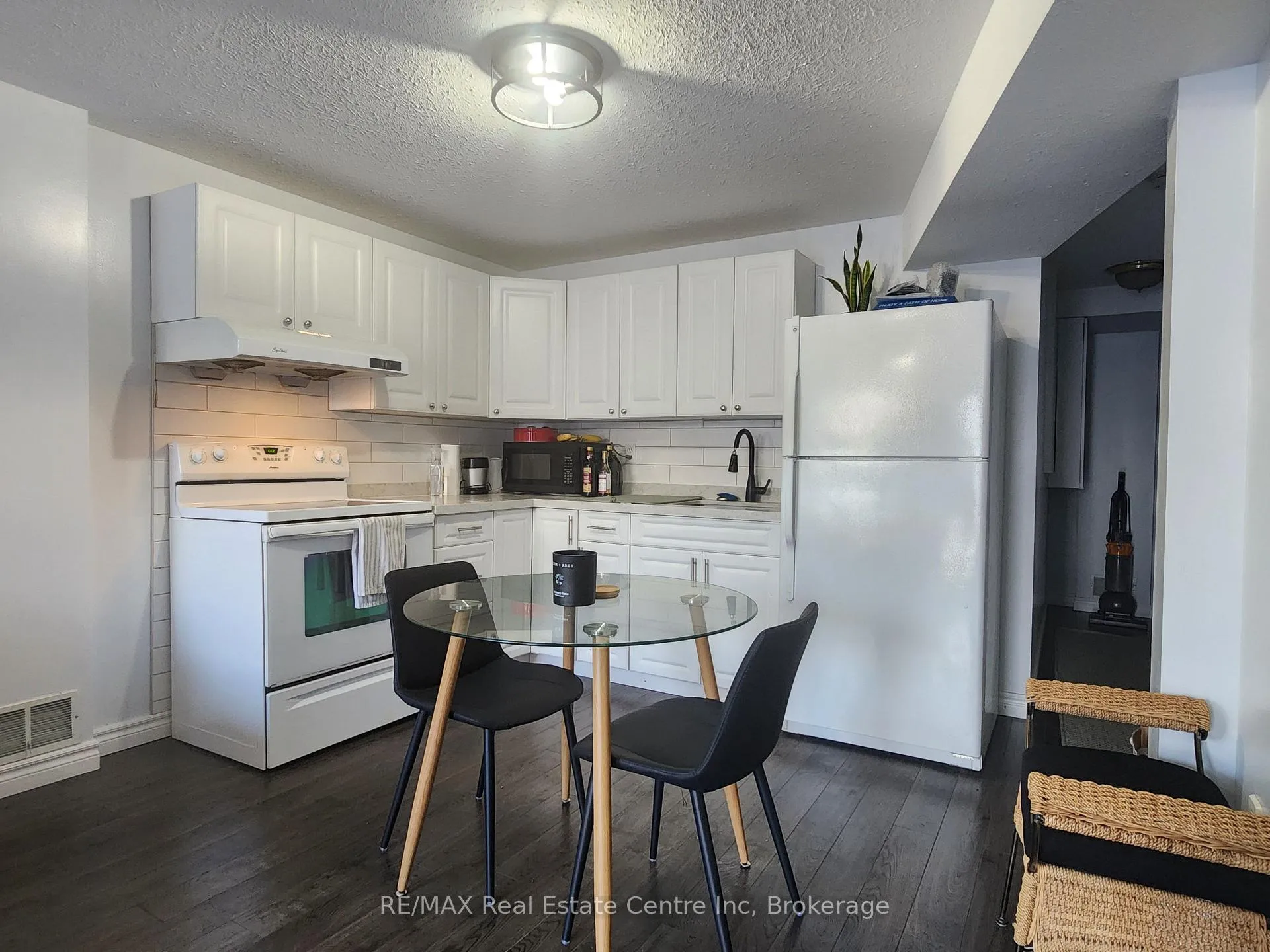 Photo 30 of 17 Boulder Crescent, Guelph, Clairfields/Hanlon Business Park — HOMEH