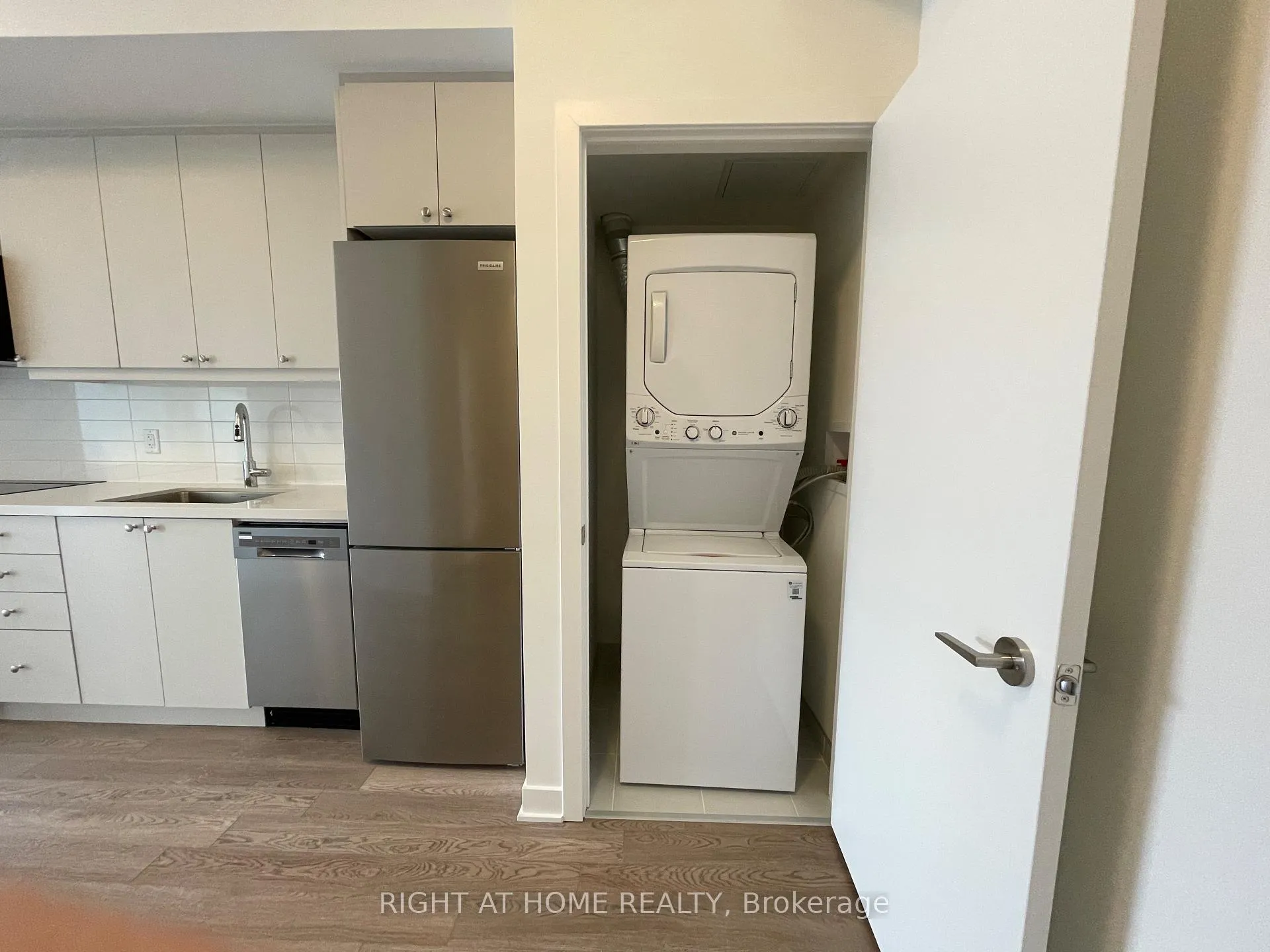 Photo 4 of Unit 309, 51 Clarington Boulevard, Clarington, Bowmanville — HOMEH