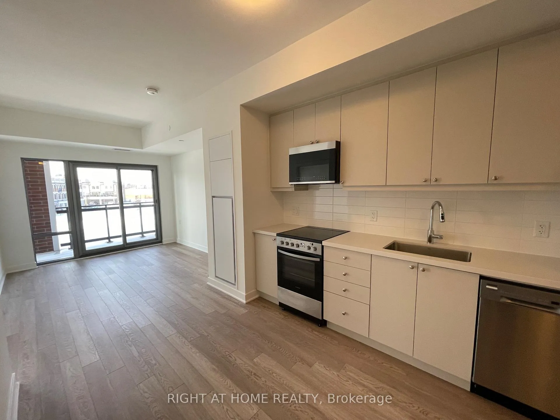 Photo 6 of Unit 309, 51 Clarington Boulevard, Clarington, Bowmanville — HOMEH