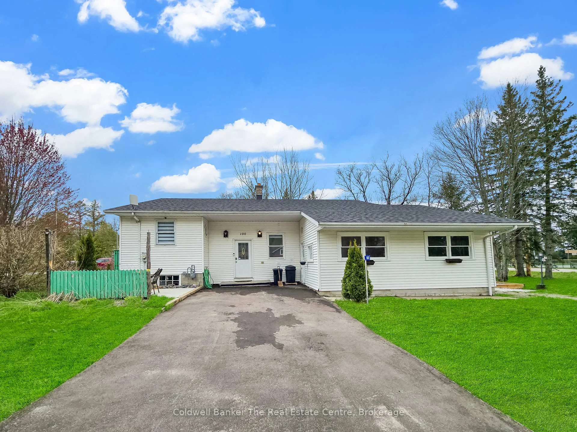Photo 3 of 100 Readman Street, Gravenhurst, Muskoka (S) — HOMEH
