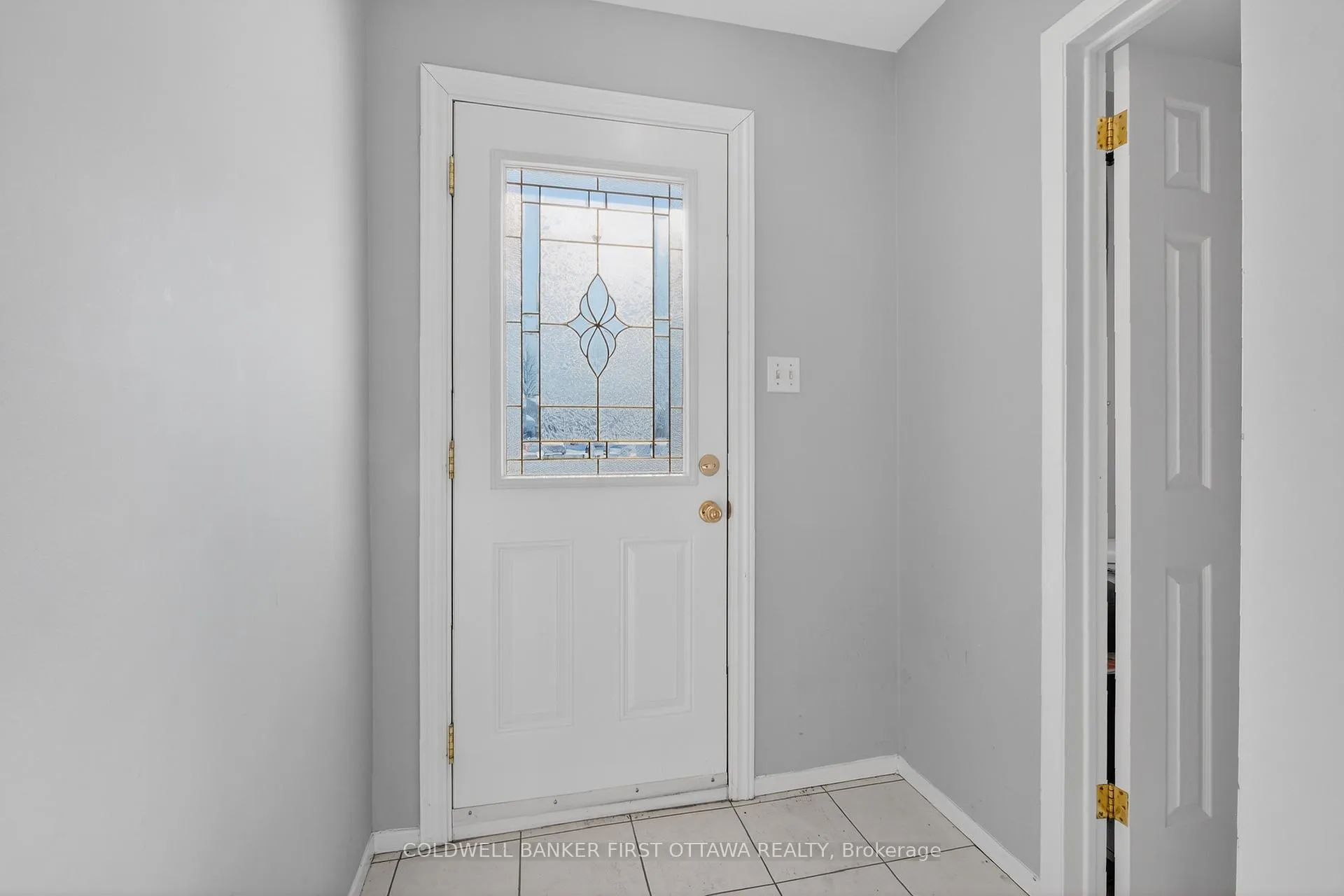 Photo 3 of 273 Kinglet Way, Ottawa, Chatelaine Village — HOMEH