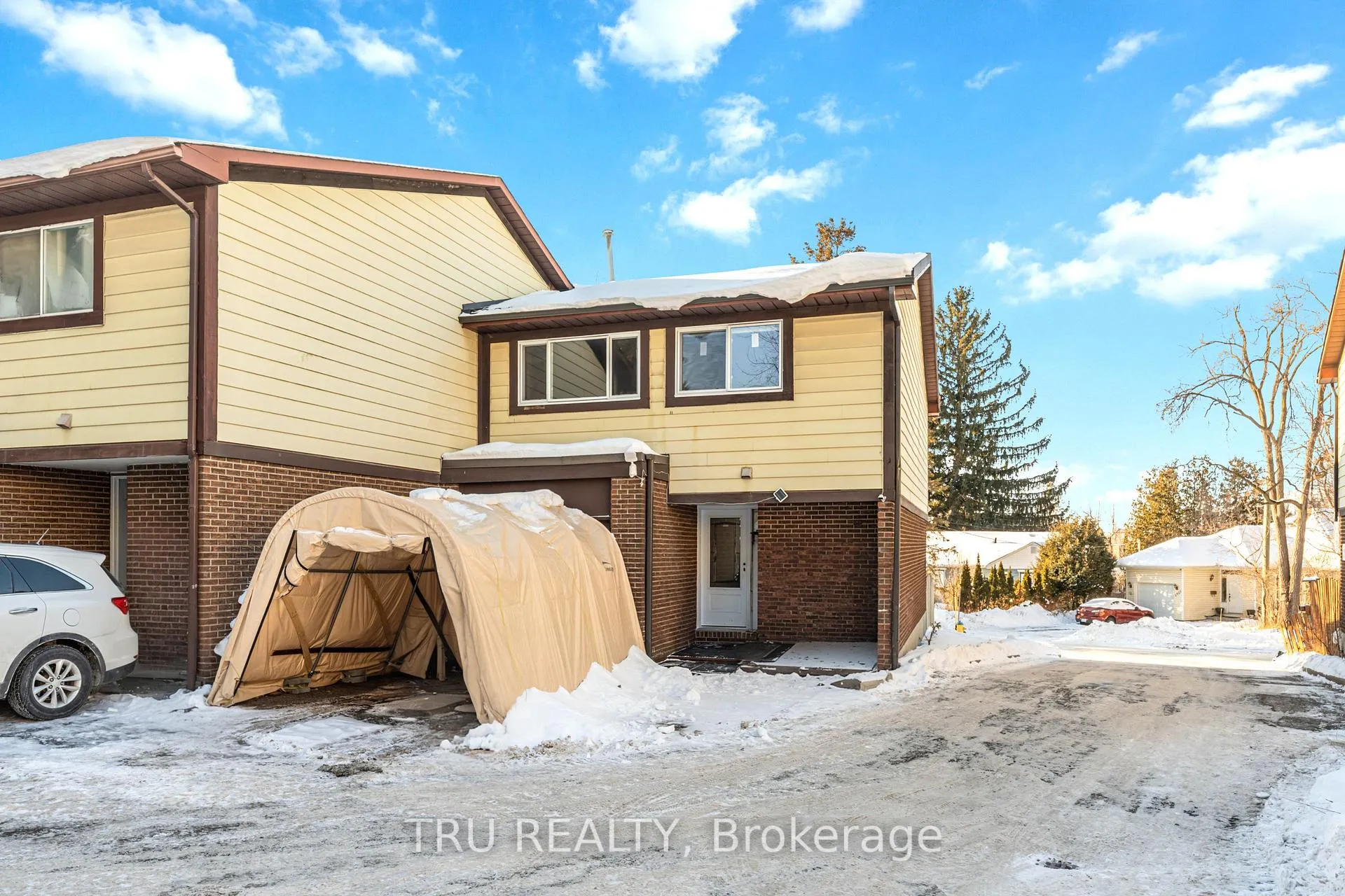 Photo 2 of Unit 2, 2960 Penny Drive, Ottawa, Britannia Heights — HOMEH