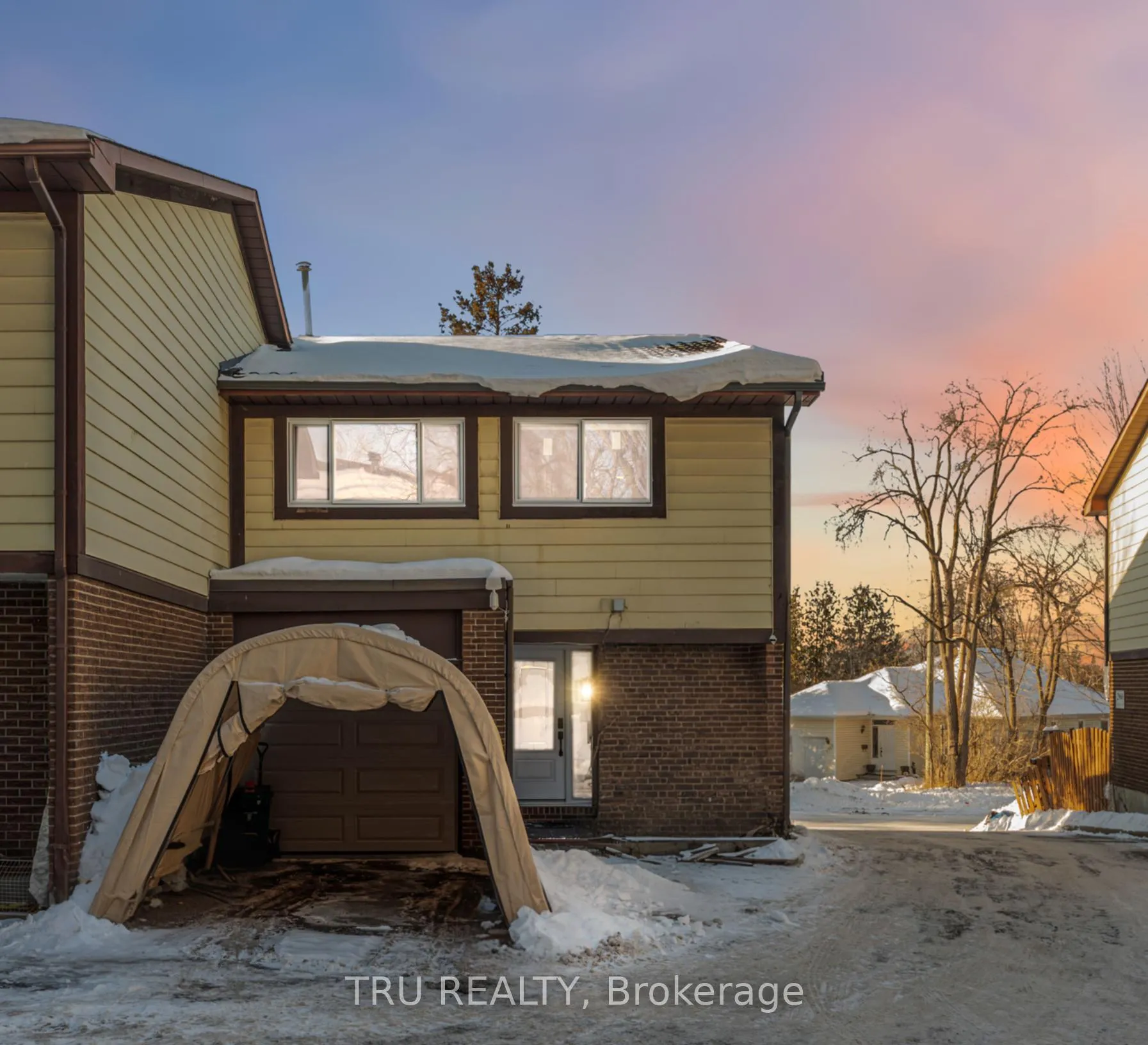 Photo 3 of Unit 2, 2960 Penny Drive, Ottawa, Britannia Heights — HOMEH
