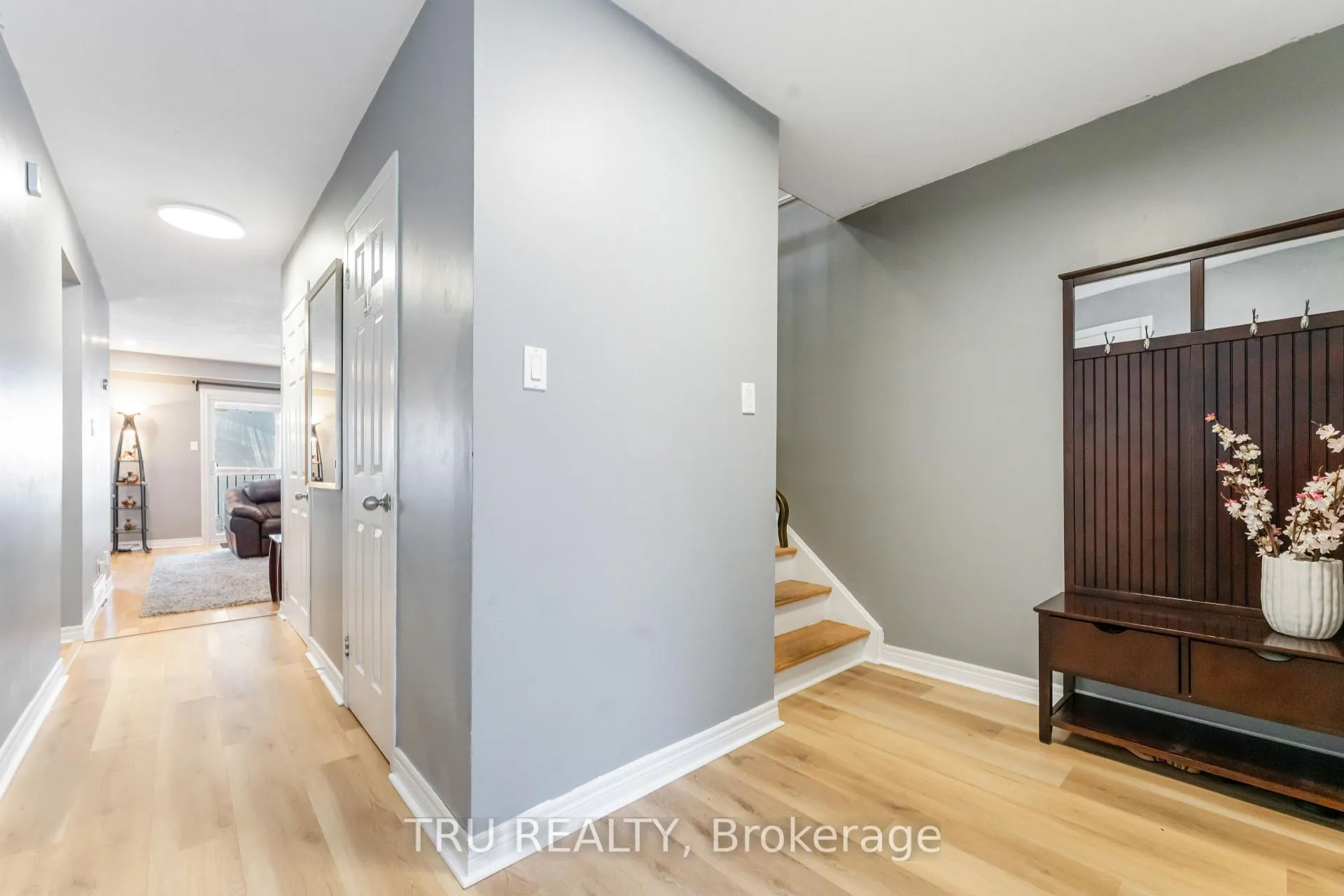 Photo 4 of Unit 2, 2960 Penny Drive, Ottawa, Britannia Heights — HOMEH
