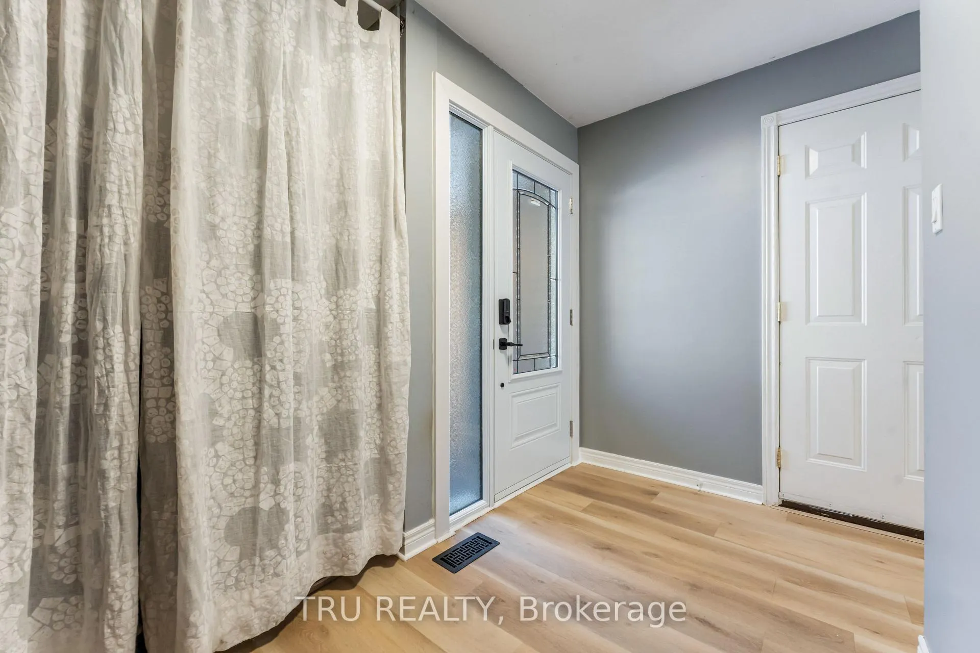 Photo 6 of Unit 2, 2960 Penny Drive, Ottawa, Britannia Heights — HOMEH