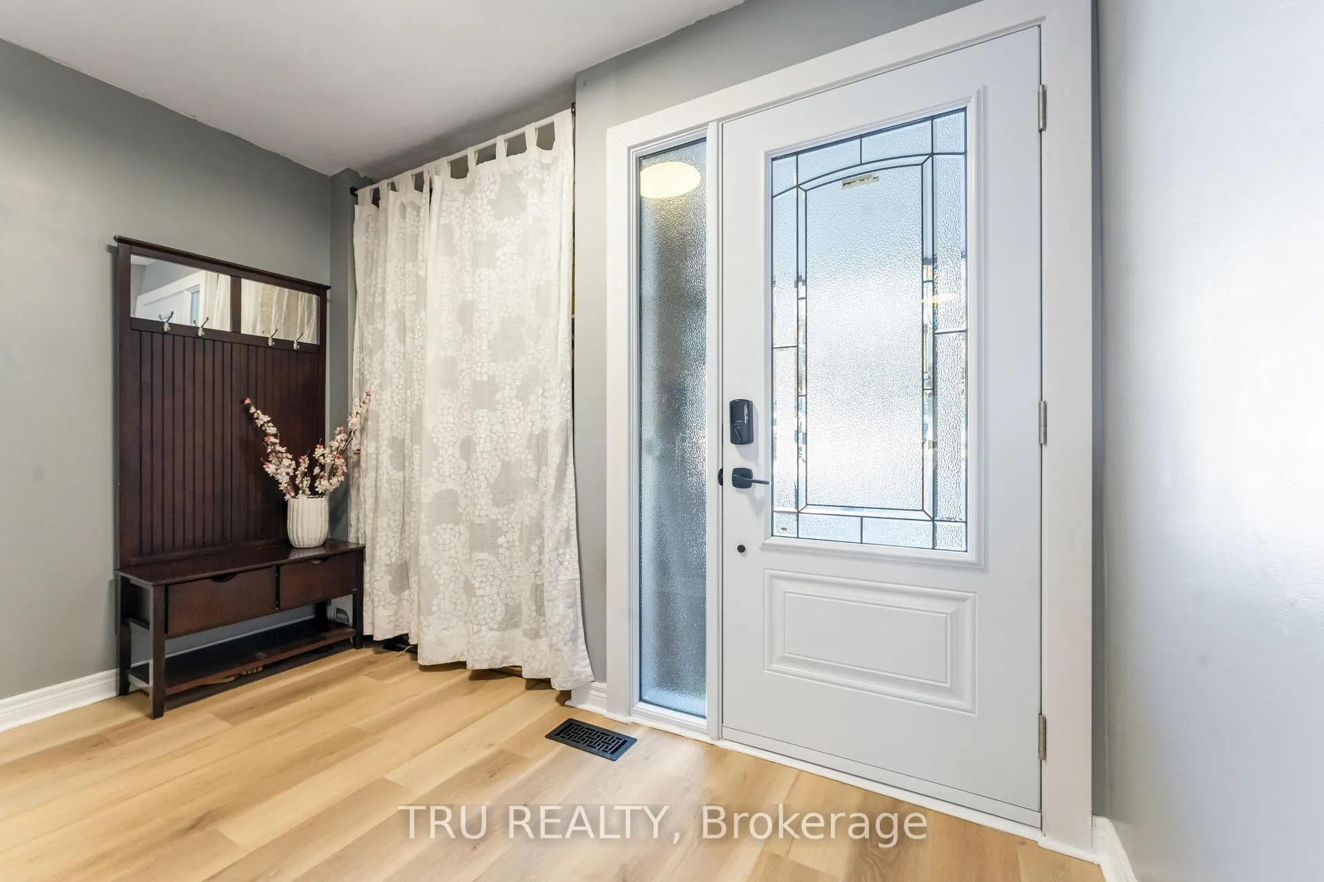 Photo 7 of Unit 2, 2960 Penny Drive, Ottawa, Britannia Heights — HOMEH