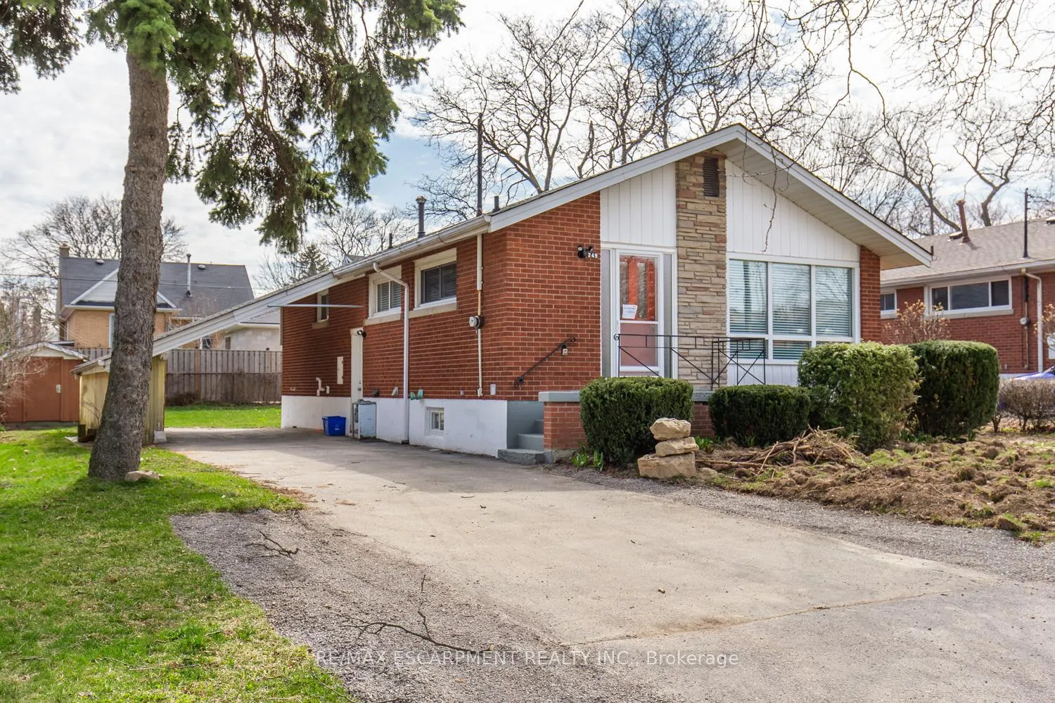 Photo 2 of Unit 1, 249 West 33rd Street, Hamilton, Westcliffe — HOMEH