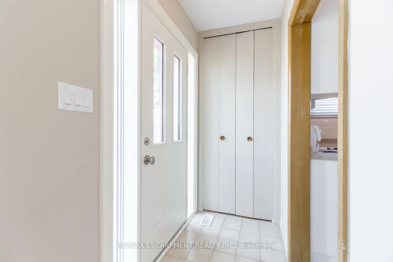 Photo 3 of Unit 1, 249 West 33rd Street, Hamilton, Westcliffe — HOMEH