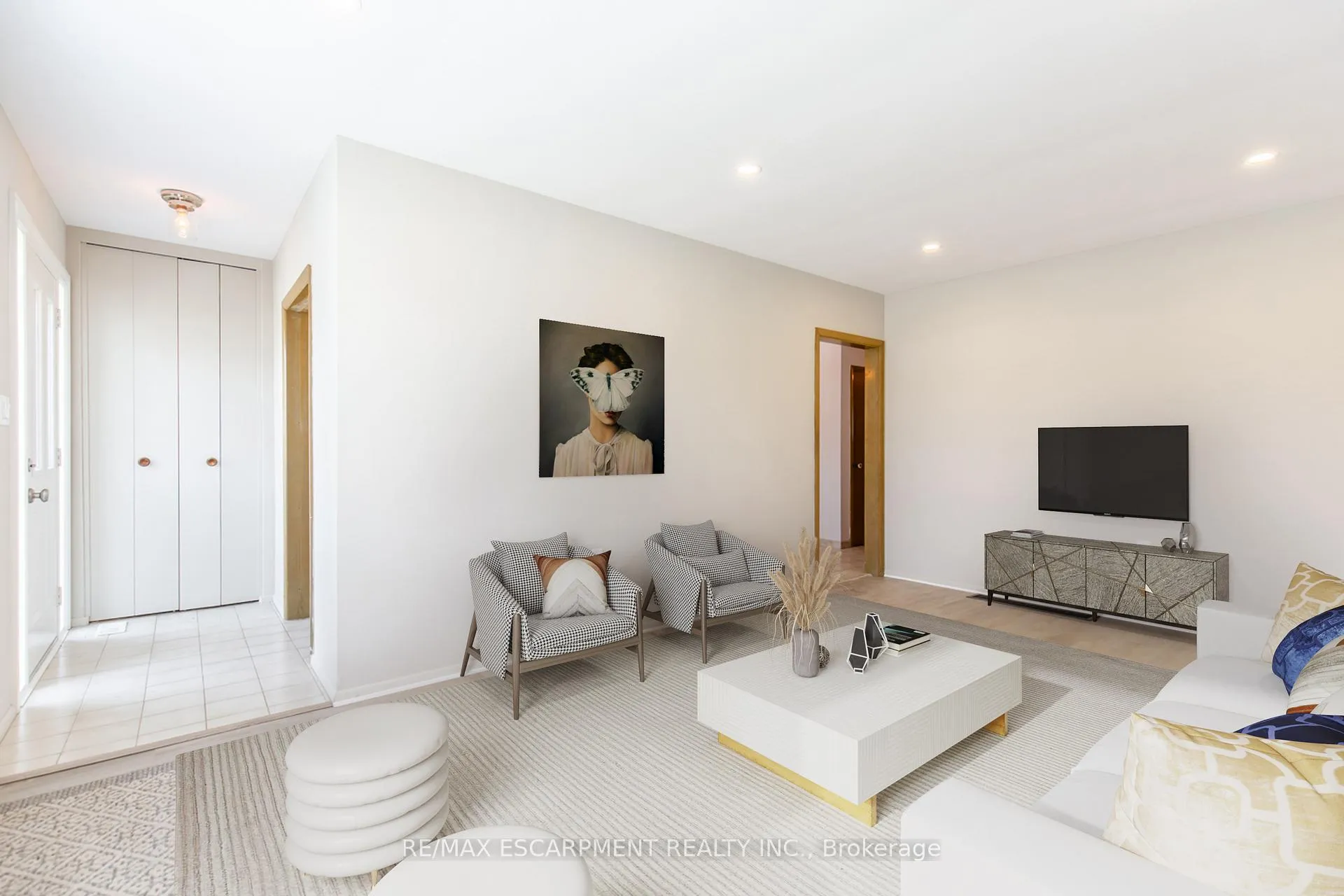 Photo 5 of Unit 1, 249 West 33rd Street, Hamilton, Westcliffe — HOMEH