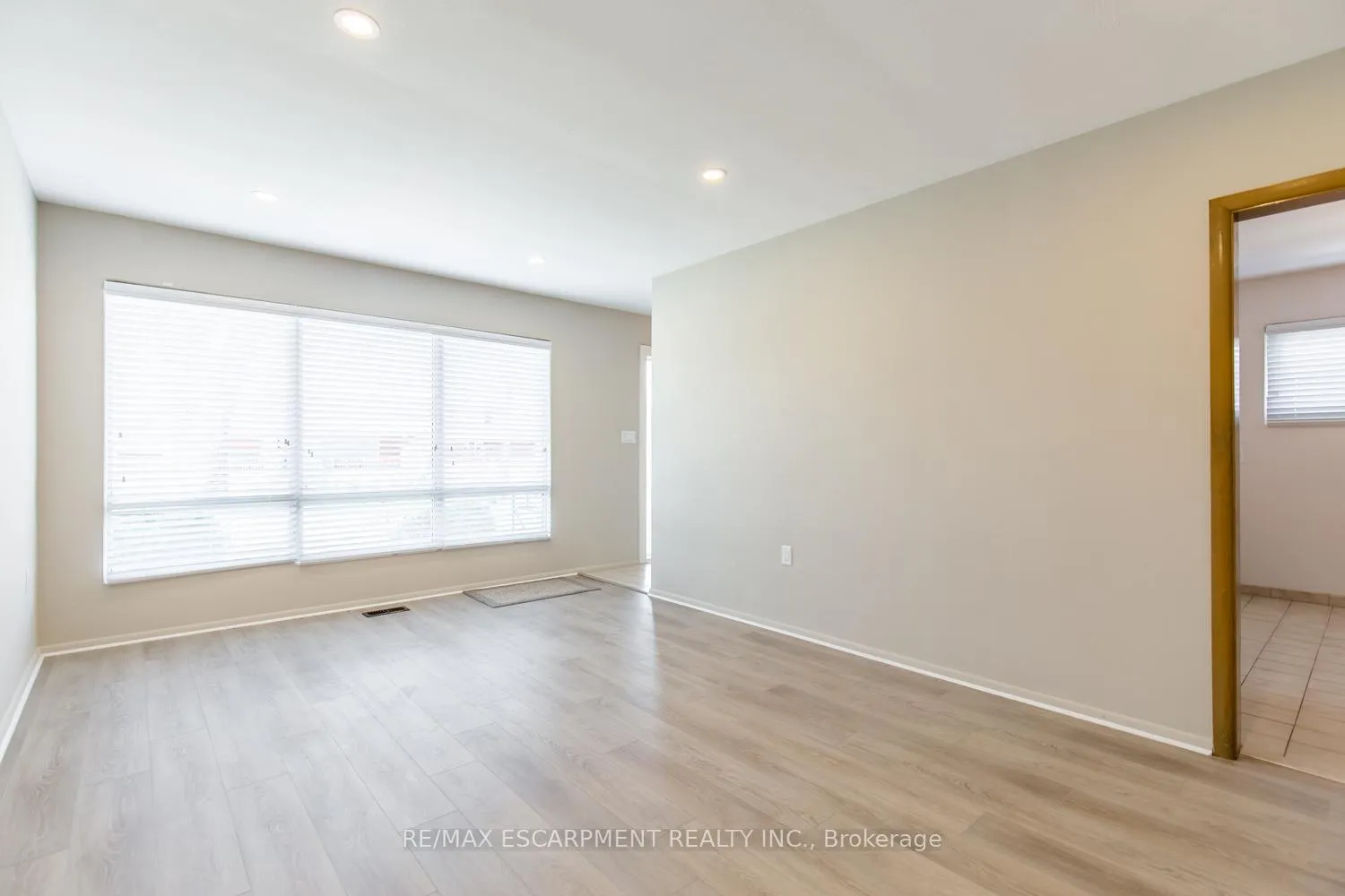 Photo 8 of Unit 1, 249 West 33rd Street, Hamilton, Westcliffe — HOMEH