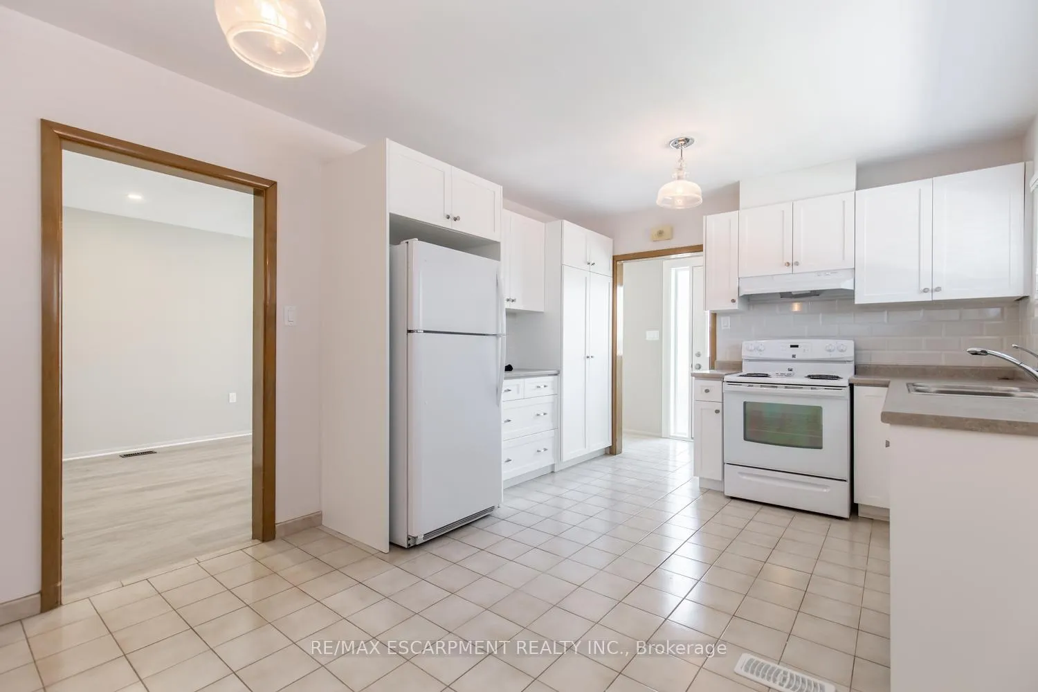 Photo 9 of Unit 1, 249 West 33rd Street, Hamilton, Westcliffe — HOMEH