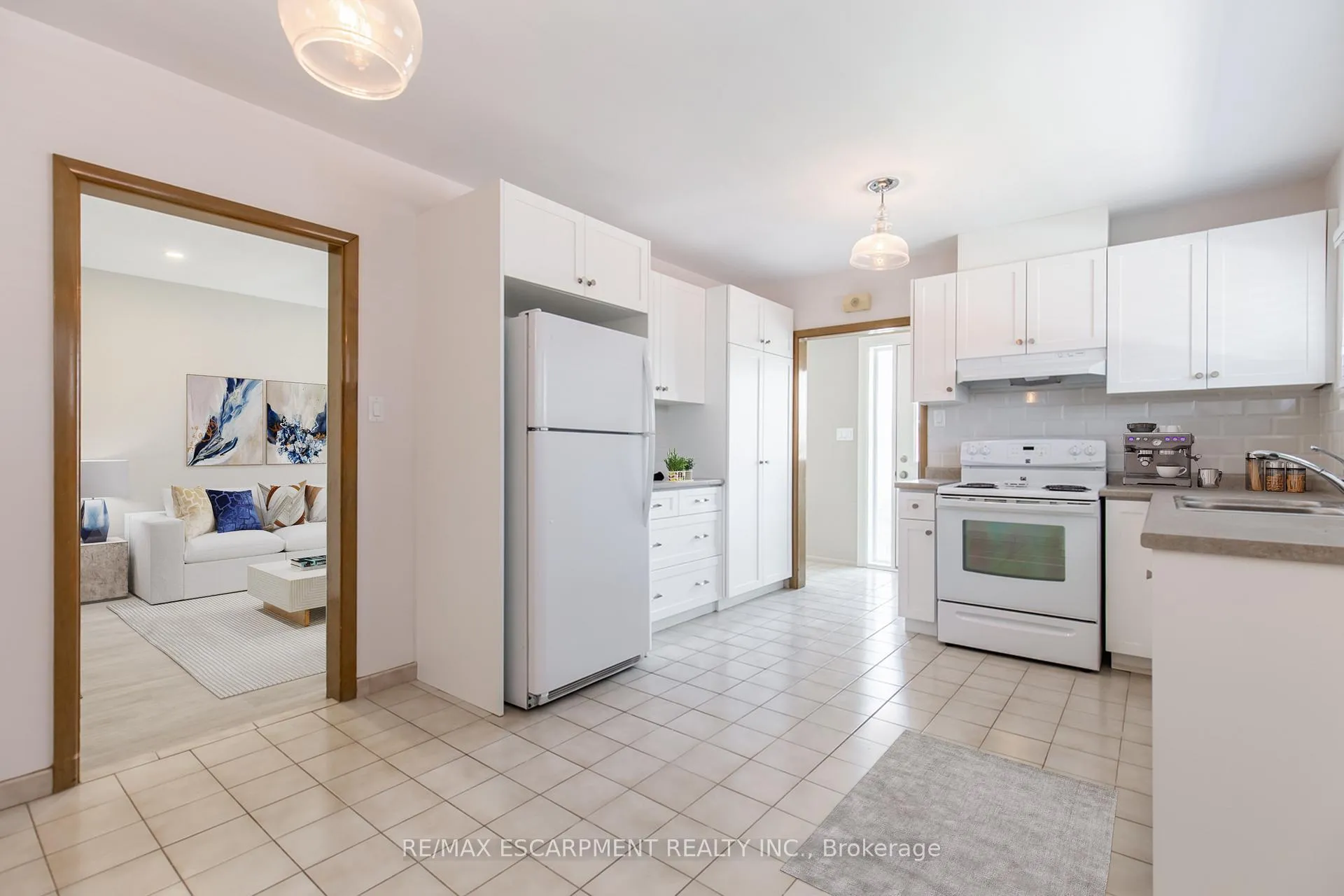Photo 10 of Unit 1, 249 West 33rd Street, Hamilton, Westcliffe — HOMEH