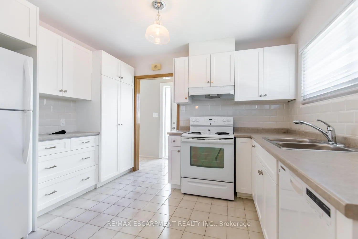 Photo 14 of Unit 1, 249 West 33rd Street, Hamilton, Westcliffe — HOMEH