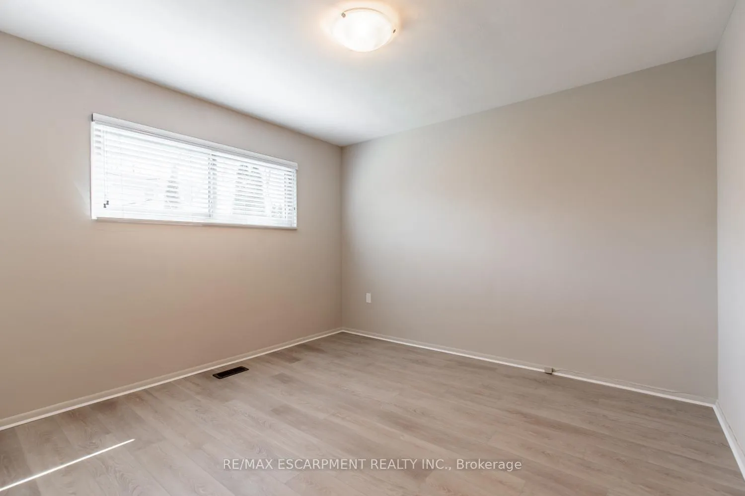 Photo 17 of Unit 1, 249 West 33rd Street, Hamilton, Westcliffe — HOMEH