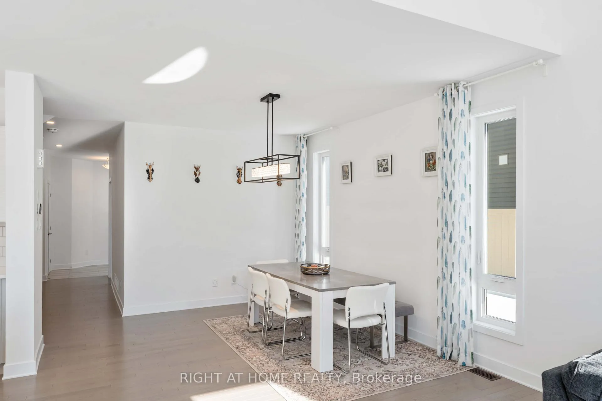 Photo 2 of 339 Shuttleworth Drive, Ottawa, Leitrim — HOMEH
