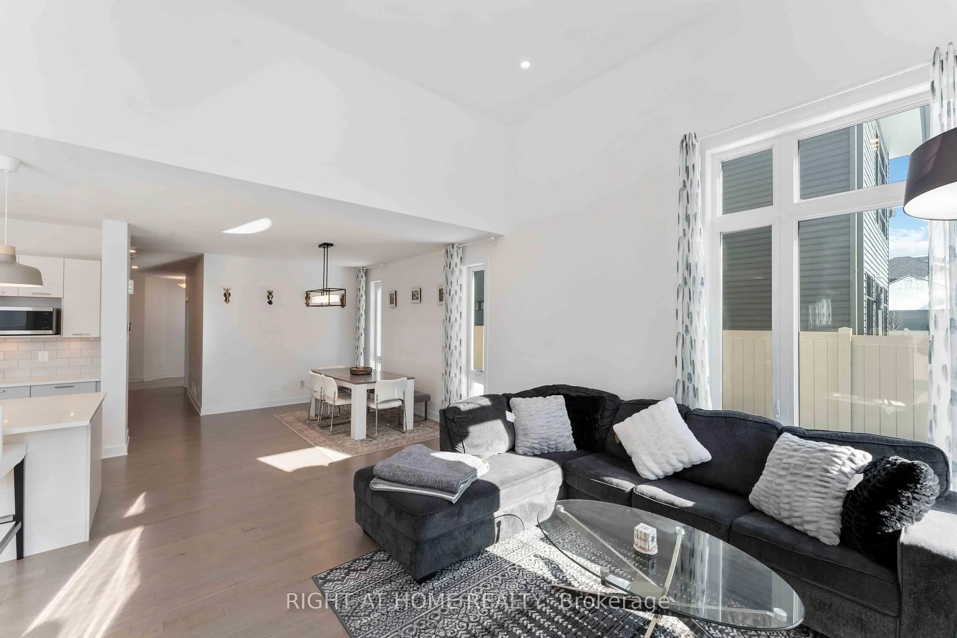 Photo 3 of 339 Shuttleworth Drive, Ottawa, Leitrim — HOMEH