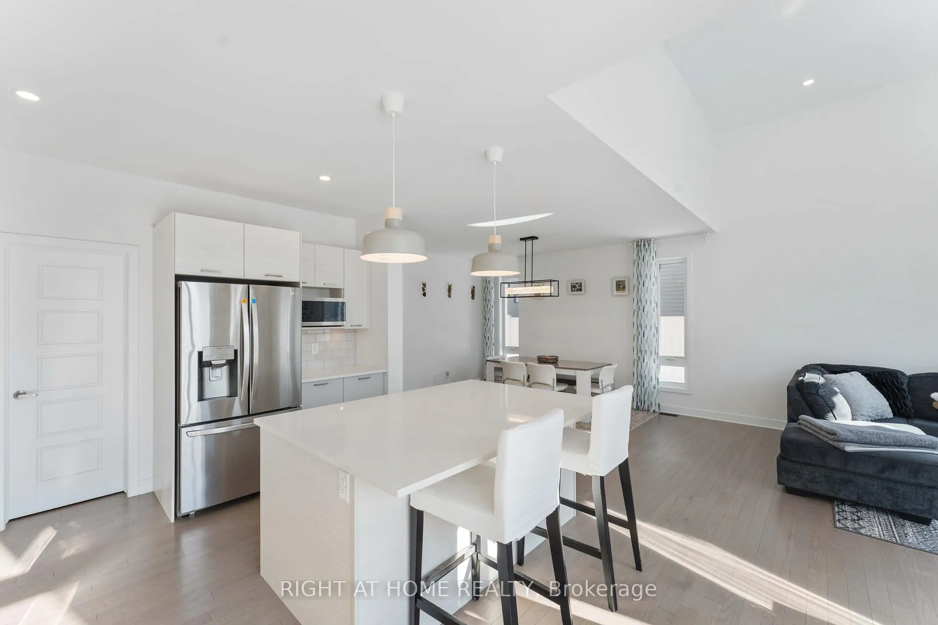 Photo 5 of 339 Shuttleworth Drive, Ottawa, Leitrim — HOMEH